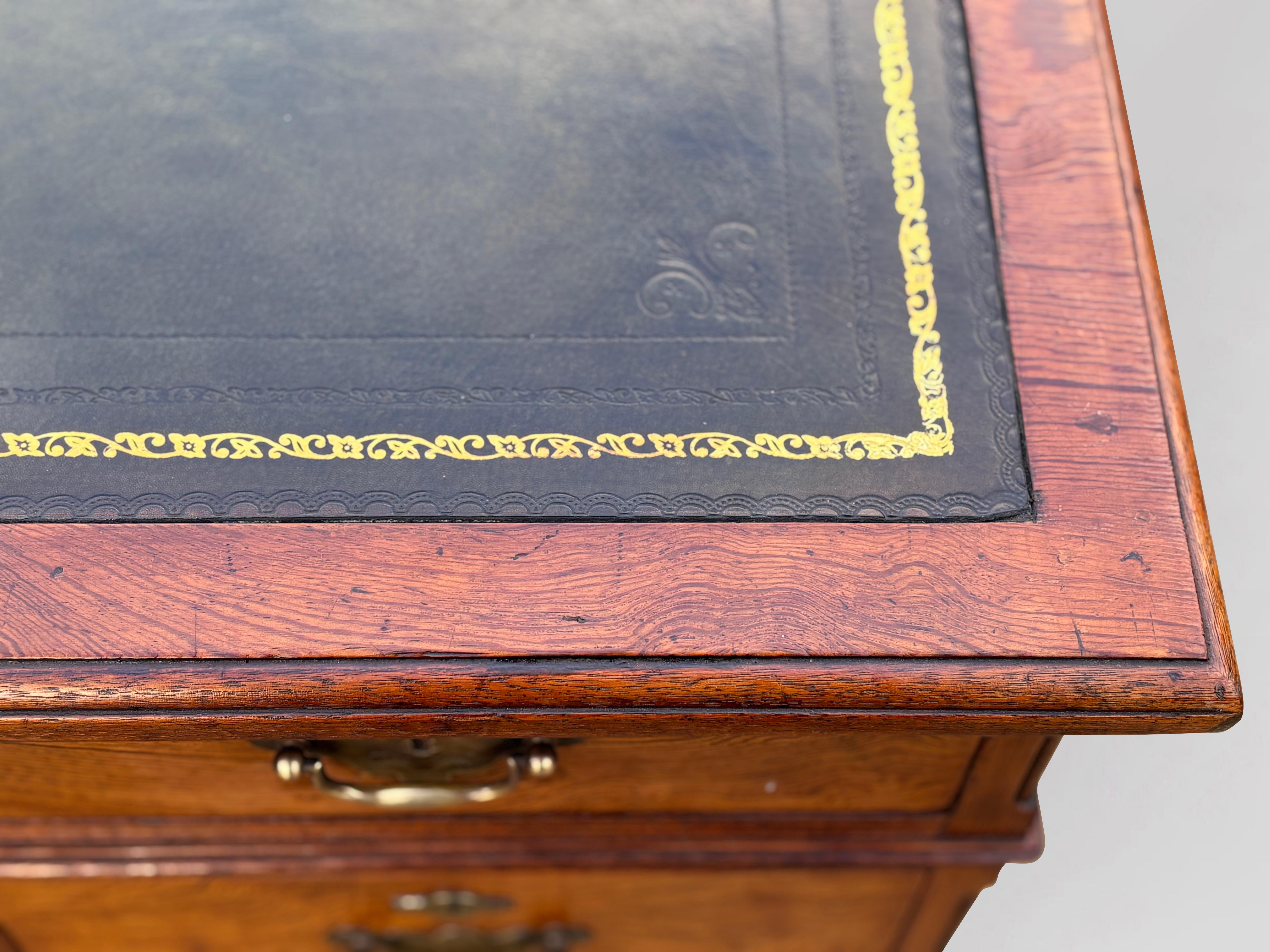 Atemberaubende Patina 19. Jahrhundert Pitch Pine Partner Schreibtisch im Angebot 6