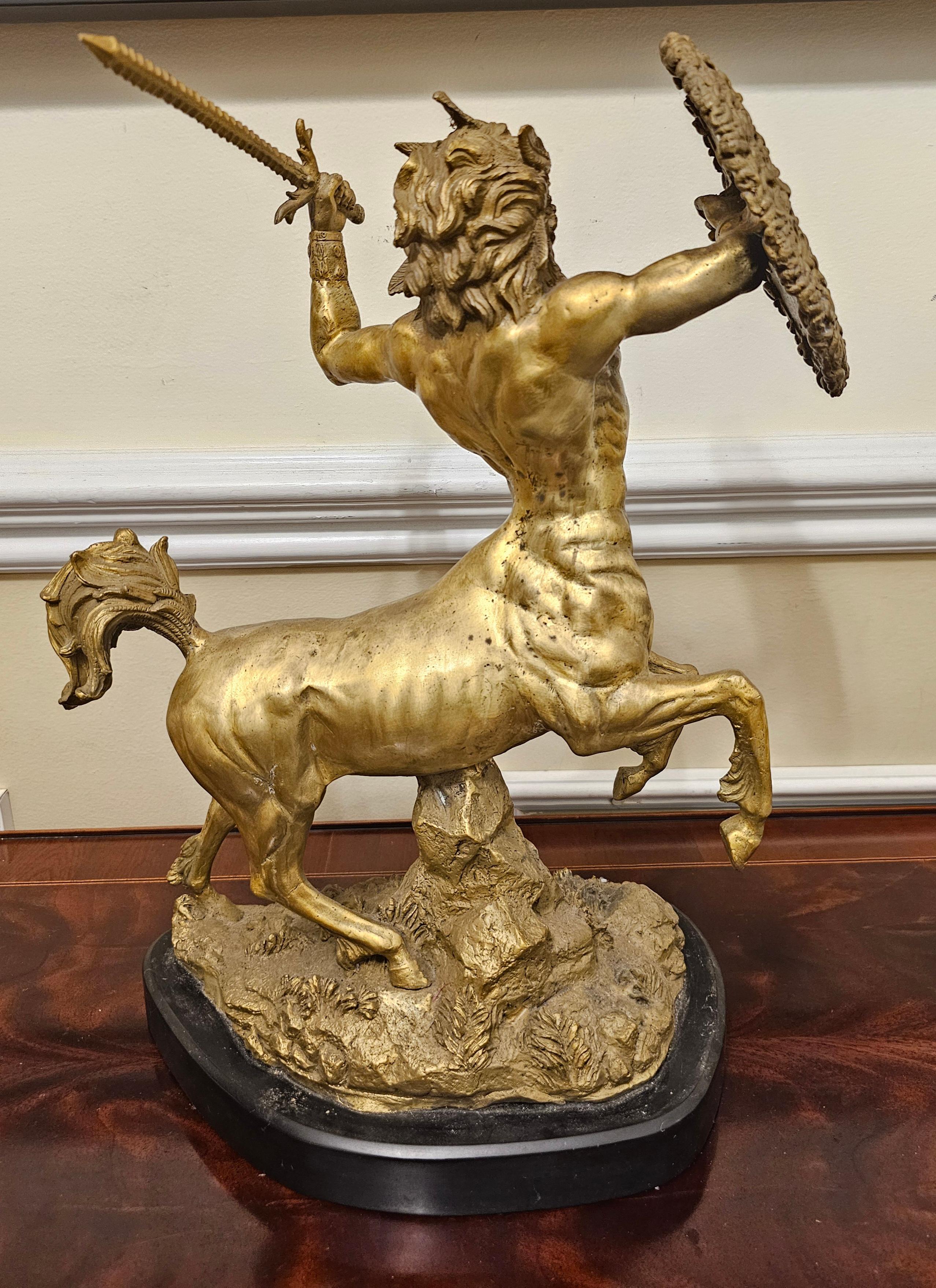 20ième siècle Superbe sculpture en bronze patiné représentant un Centaure combattant sur un socle en ardoise  en vente