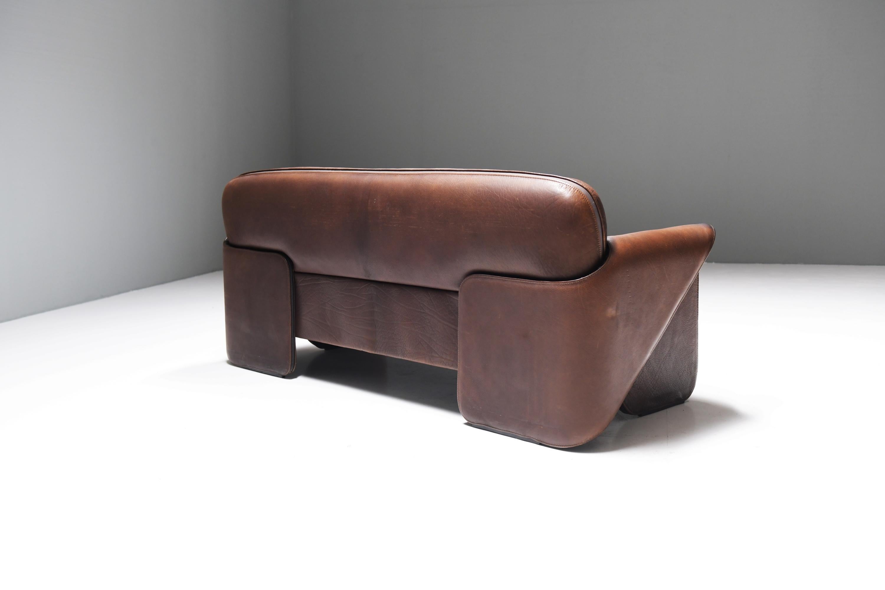 Stunning patinated DS 125 leather sofa  by Gerd Lange for De Sede Swiss For Sale 5