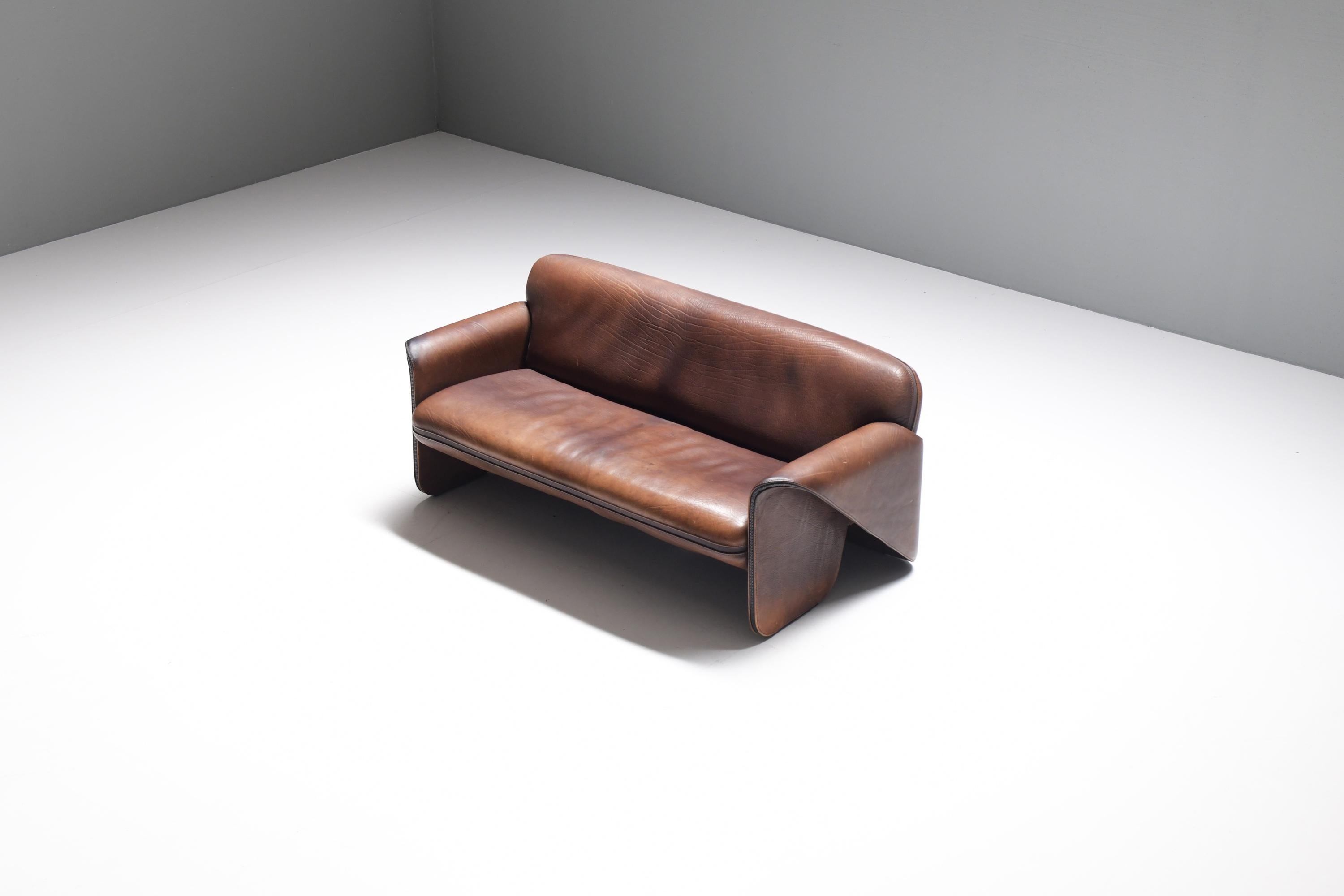 Mid-Century Modern Stunning patinated DS 125 leather sofa  by Gerd Lange for De Sede Swiss For Sale