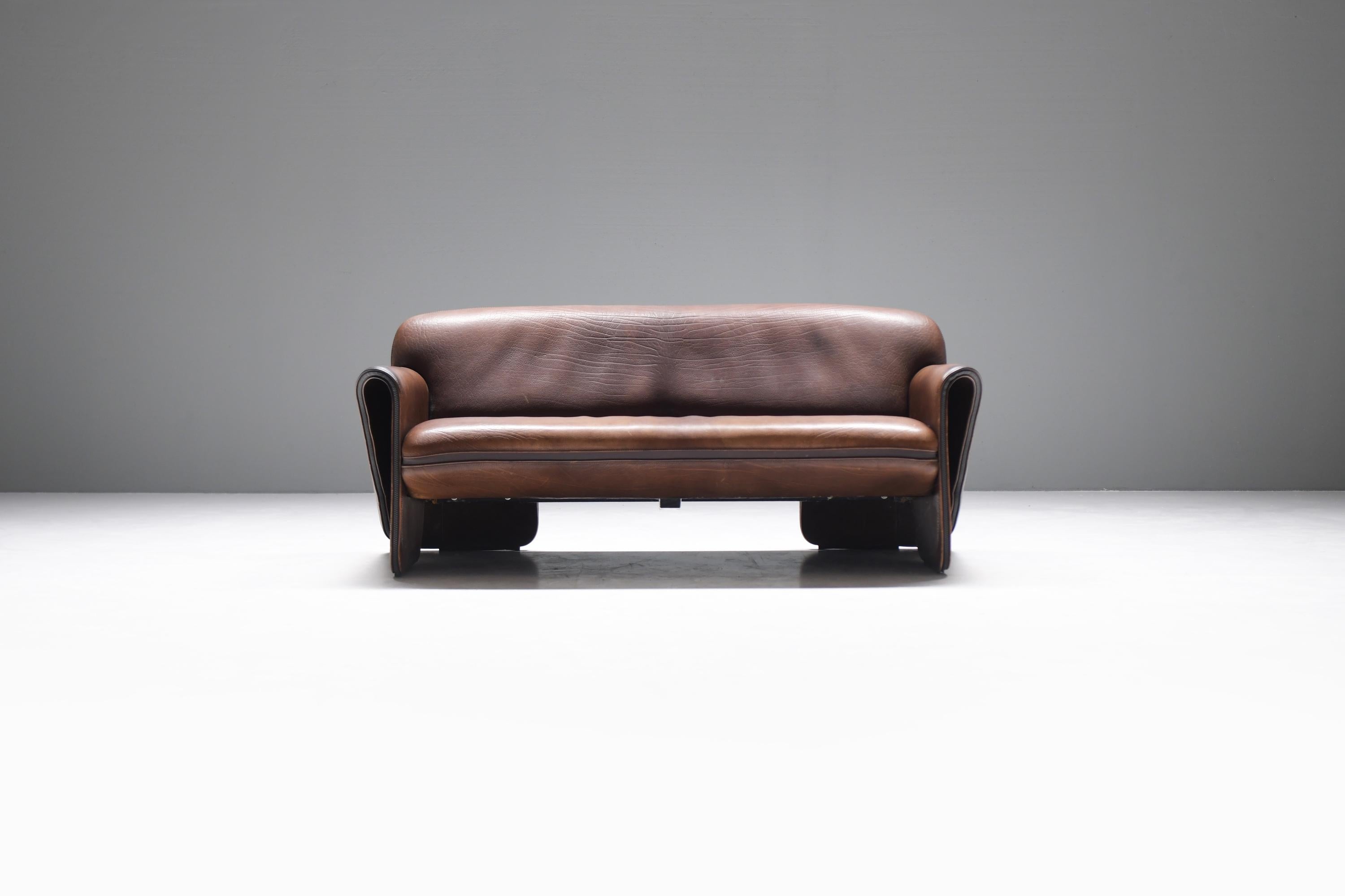 Stunning patinated DS 125 leather sofa  by Gerd Lange for De Sede Swiss For Sale 1