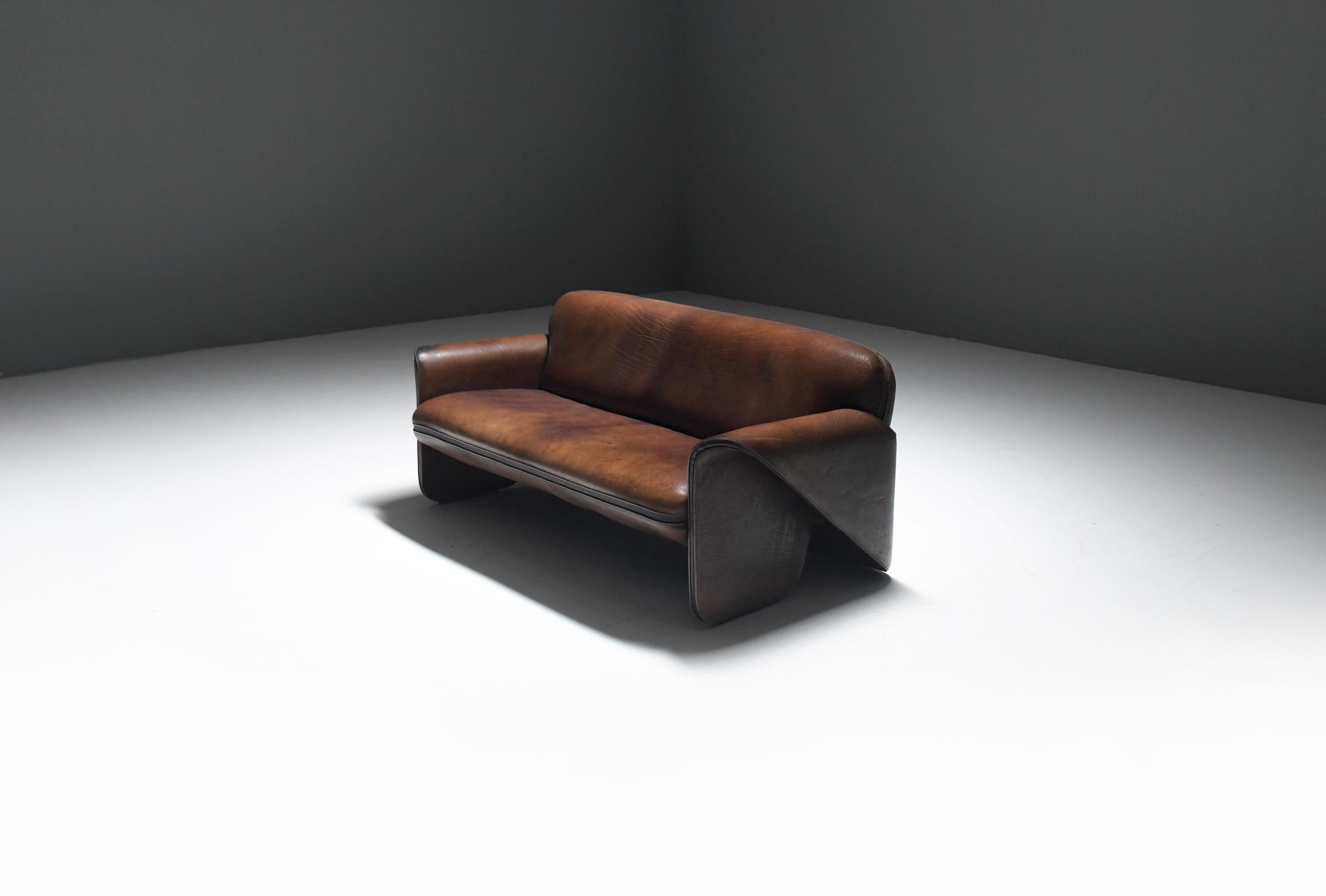 Mid-Century Modern Stunning patinated DS 125 leather sofa  by Gerd Lange for De Sede Swiss