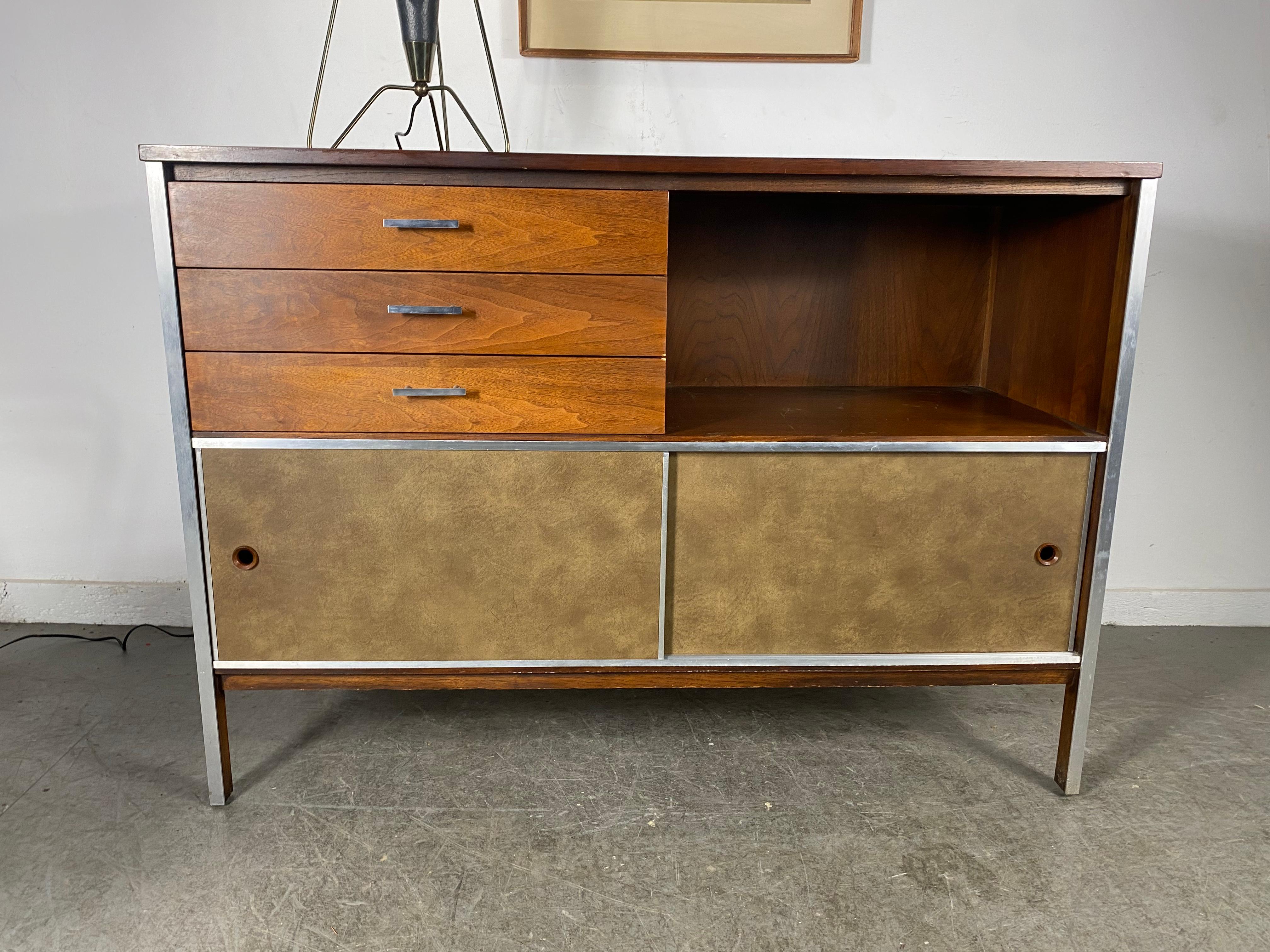 Stunning Paul McCobb Credenza for Calvin Linear Group Cabinet, Classic Modernist For Sale 4