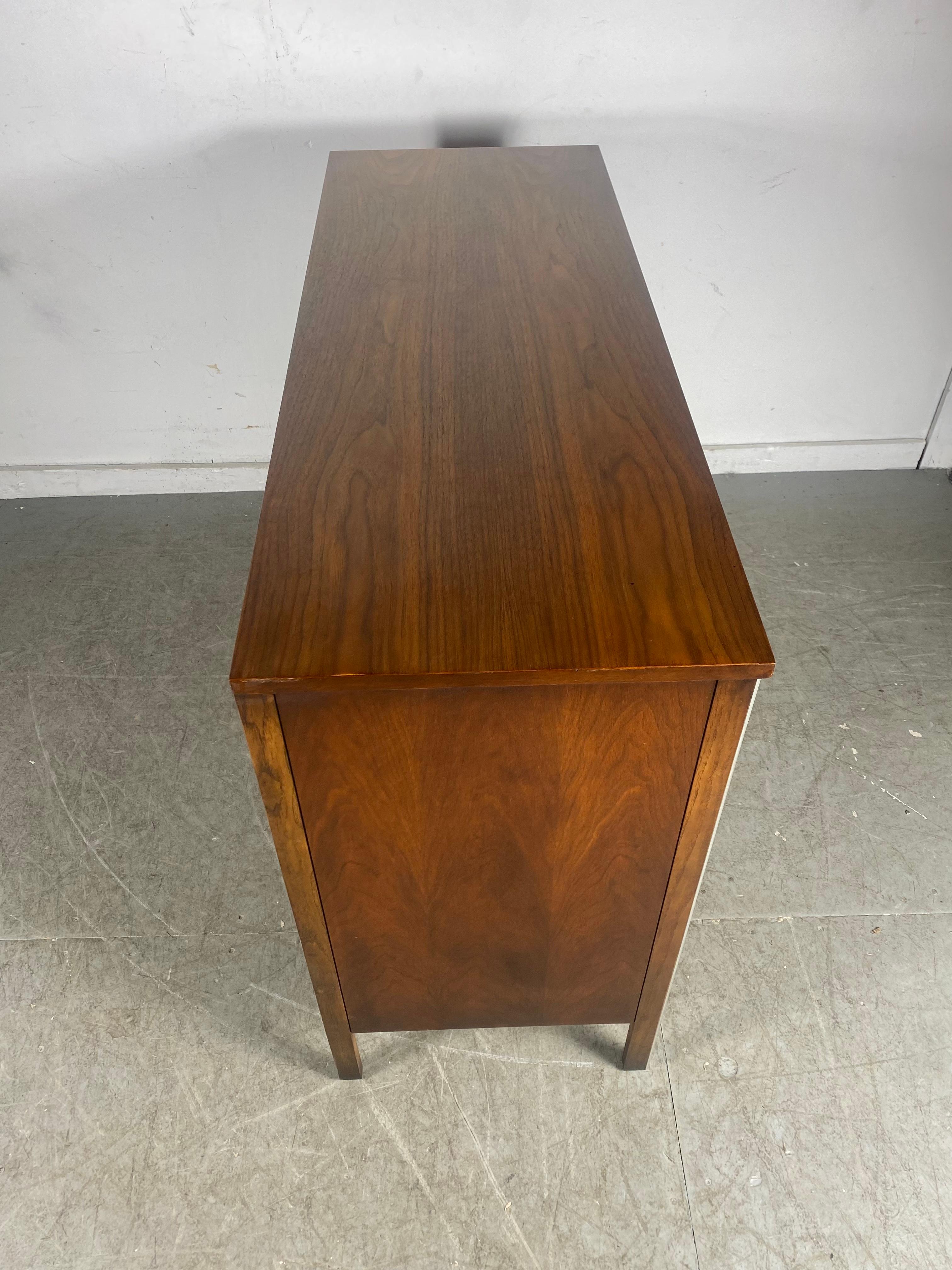 Stunning Paul McCobb Credenza for Calvin Linear Group Cabinet, Classic Modernist For Sale 1