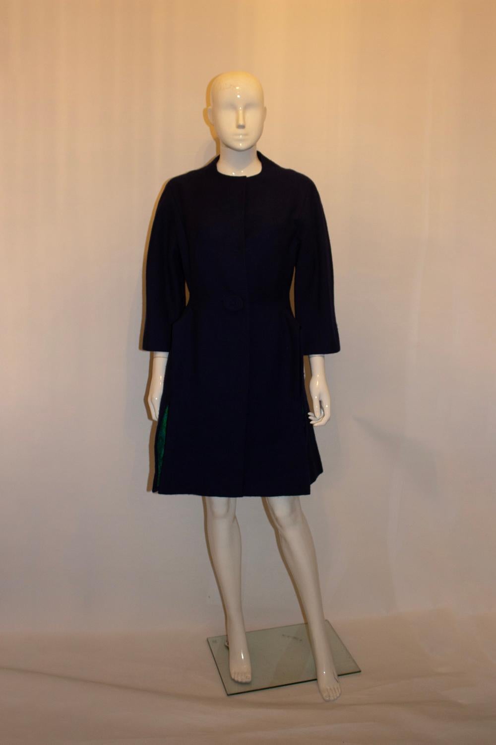Donna Stunning Pauline Trigere Coat in vendita