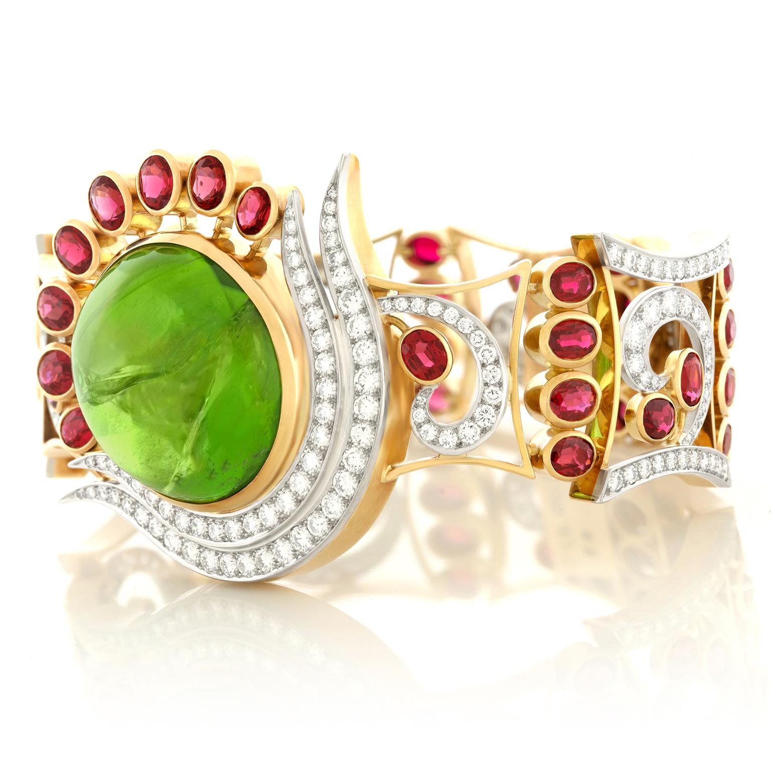 Stunning Peridot Garnet and Diamond-set Gold Bracelet In Excellent Condition In Litchfield, CT