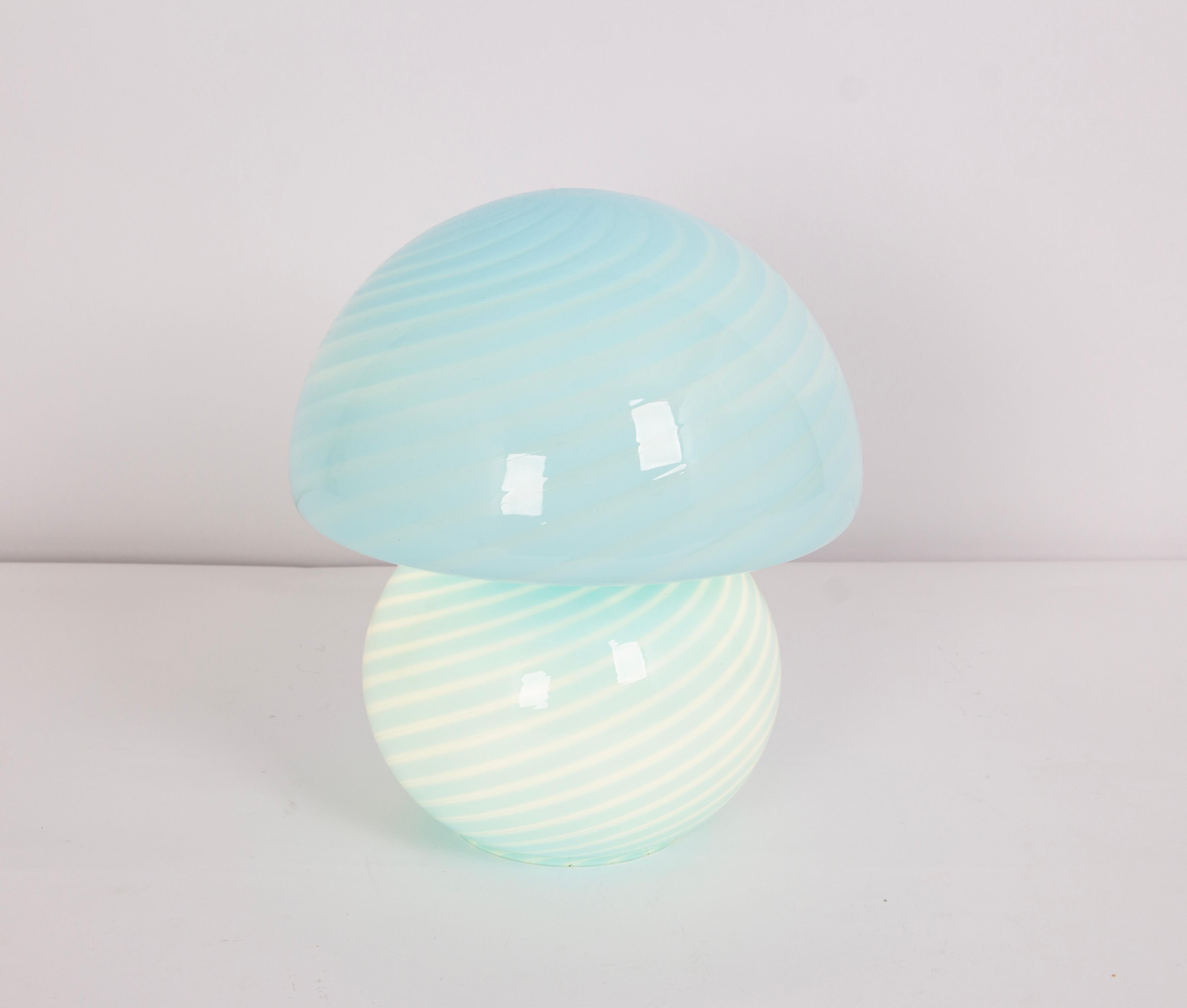 Stunning petite Blue Glass Table Lamp by Vetri Murano, Italy, 1970s In Good Condition In Aachen, NRW