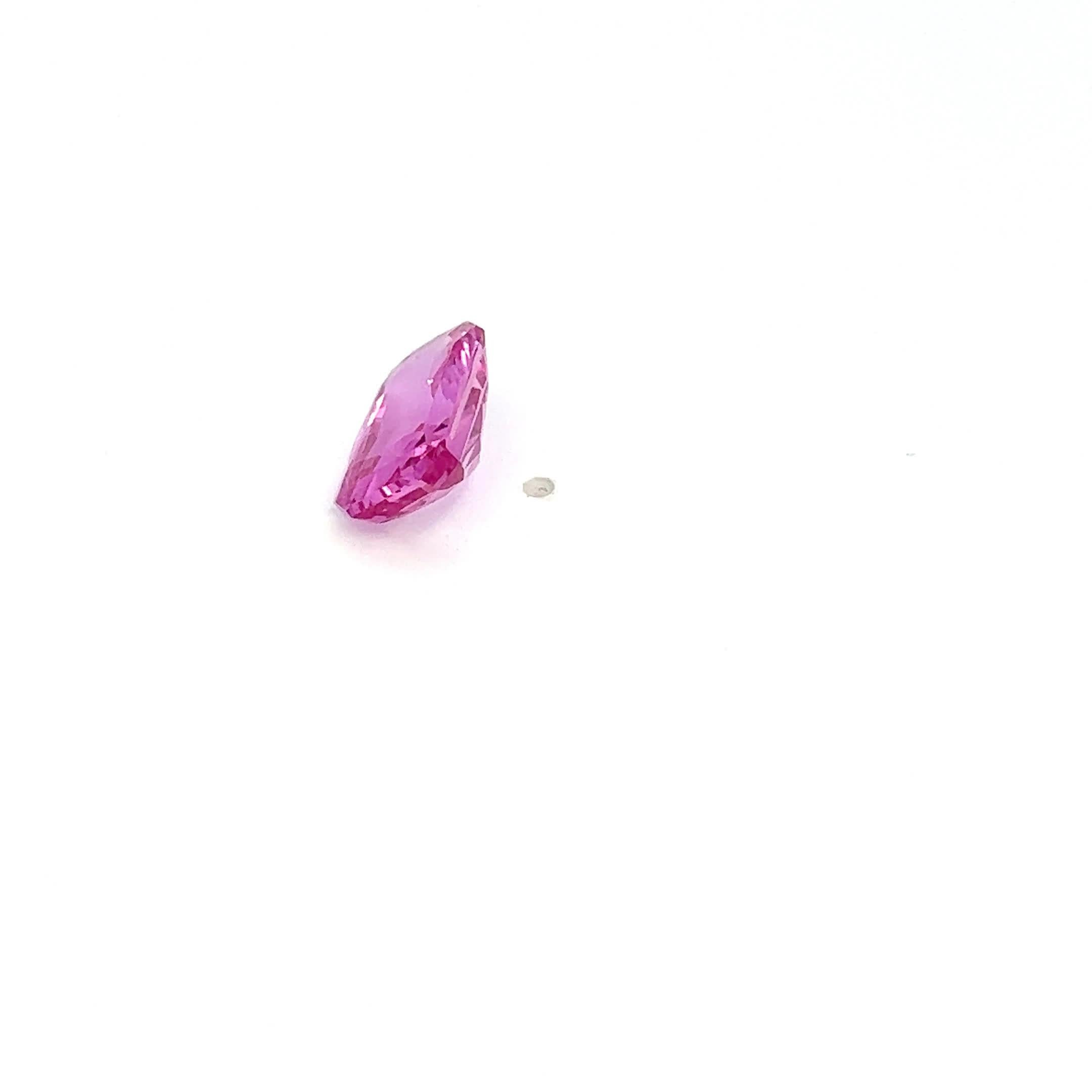 Stunning Pink Gemstone In New Condition For Sale In Great Neck Plaza, NY