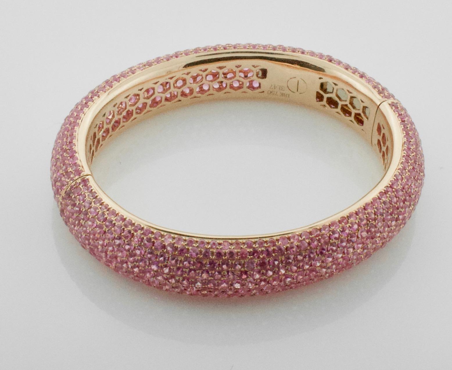 Round Cut Stunning Pink Sapphire Bangle Bracelet in 18 Karat Rose Gold 31.47 Carat For Sale