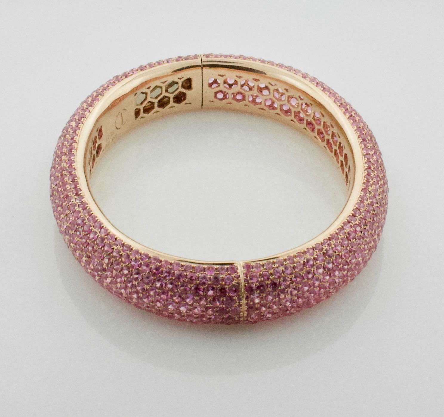 Stunning Pink Sapphire Bangle Bracelet in 18 Karat Rose Gold 31.47 Carat In New Condition For Sale In Wailea, HI