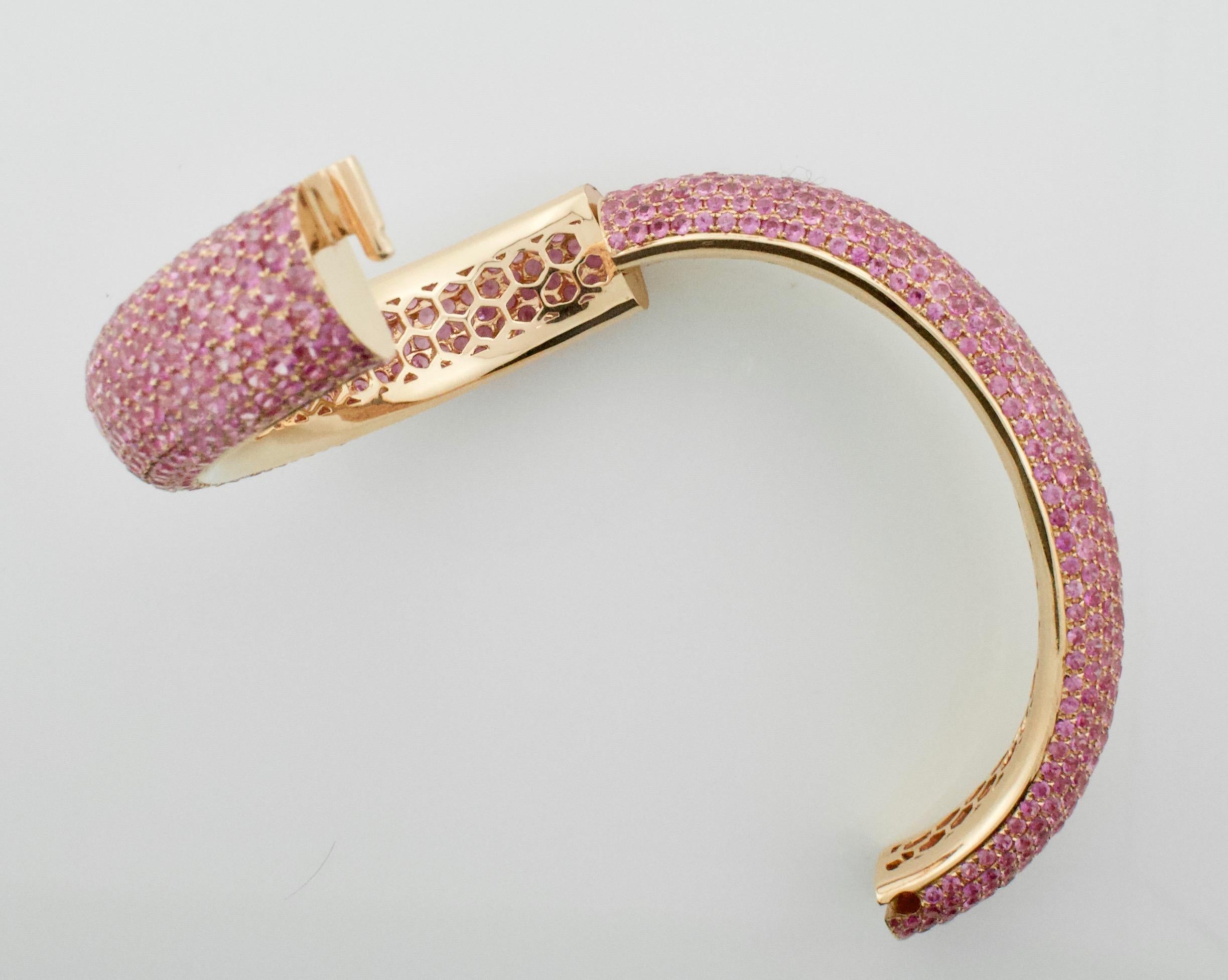 Stunning Pink Sapphire Bangle Bracelet in 18 Karat Rose Gold 31.47 Carat For Sale 3