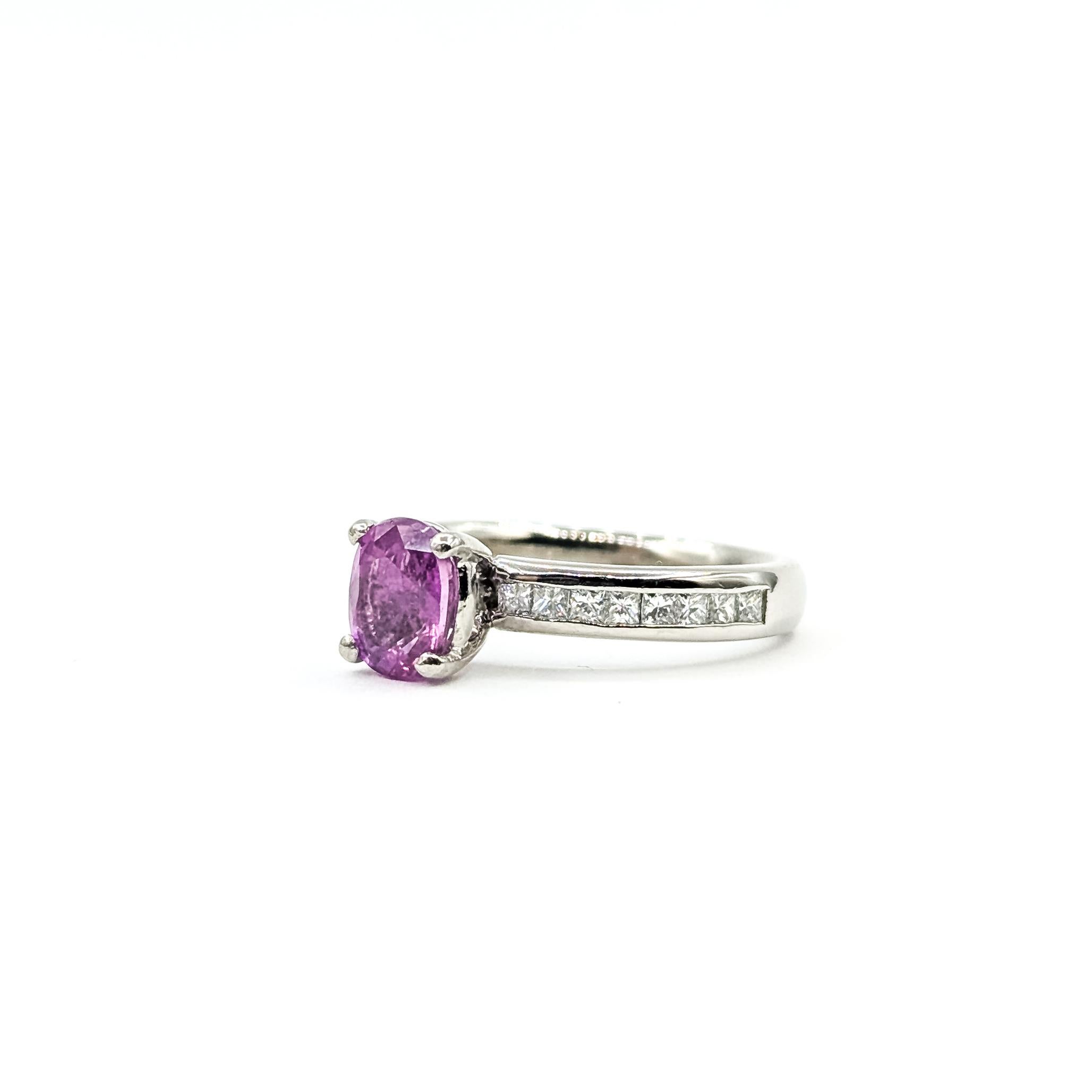 Impresionante Anillo de Zafiro Rosa y Diamante en Platino Moderno en venta