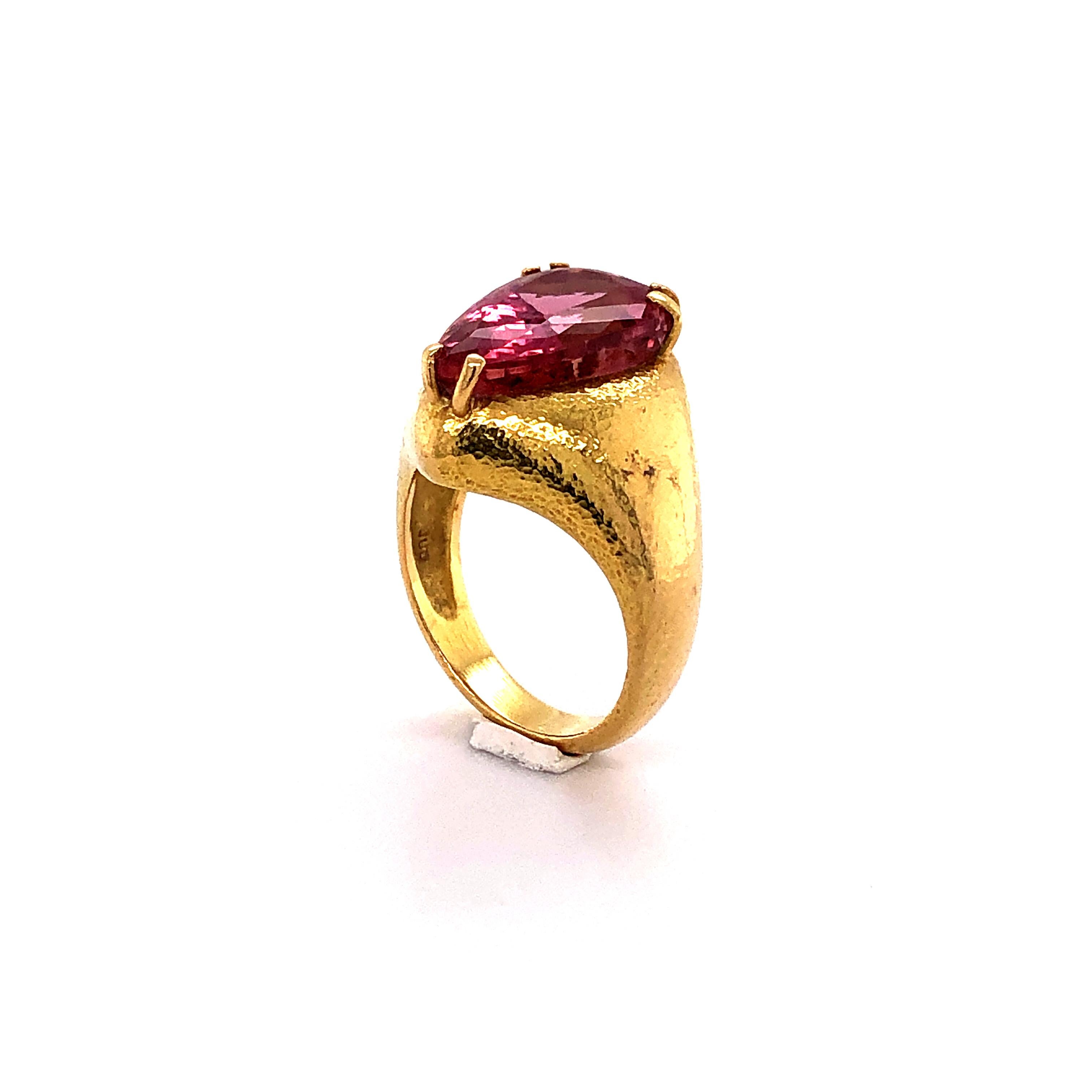 Women's or Men's Stunning Pink Topaz 18 Karat Gold Ring