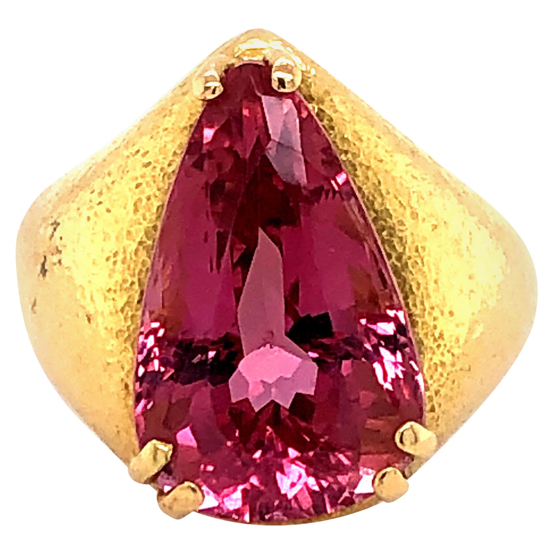 Stunning Pink Topaz 18 Karat Gold Ring