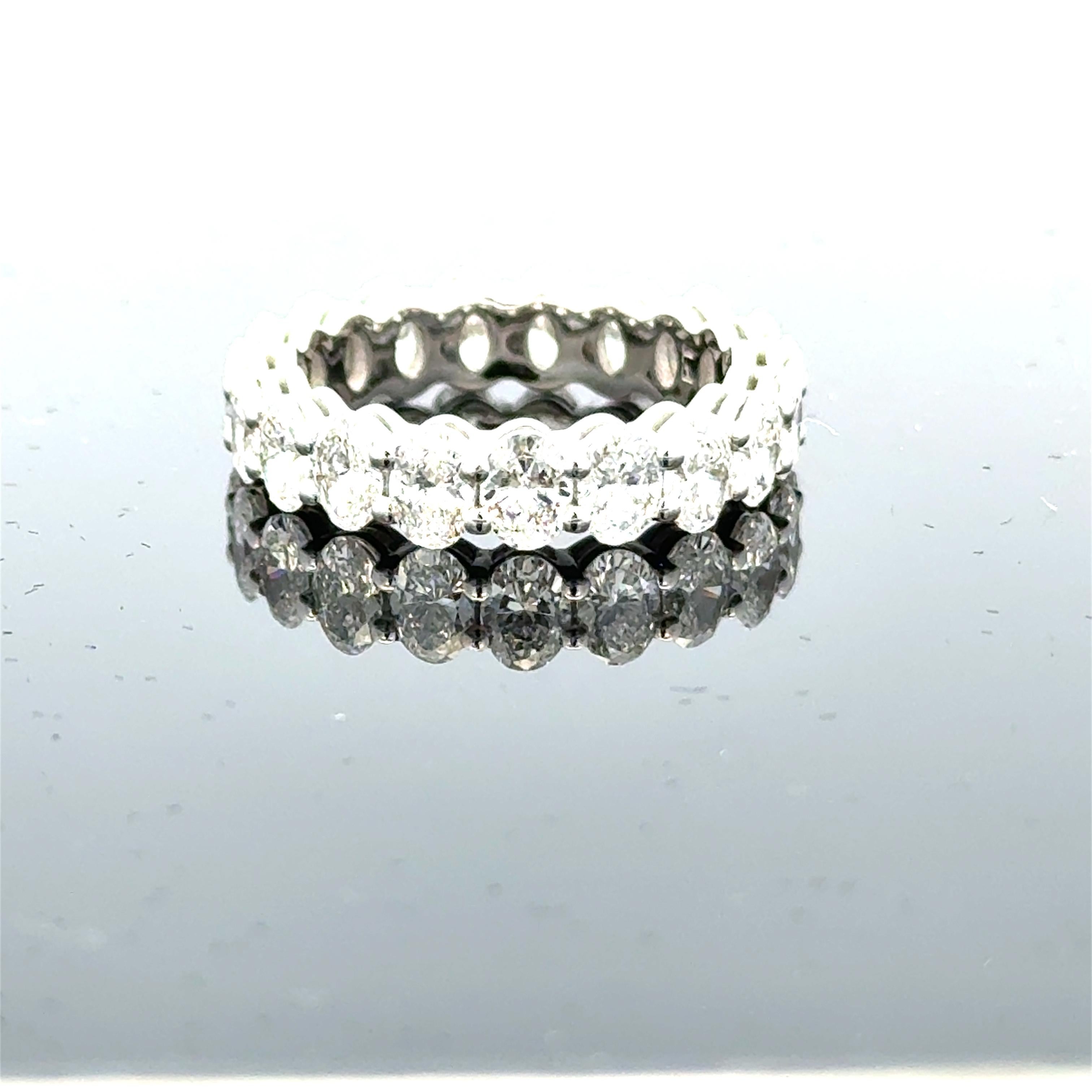 Sorprendente alianza de platino con diamantes ovalados en Nuevo estado para la venta en Los Angeles, CA