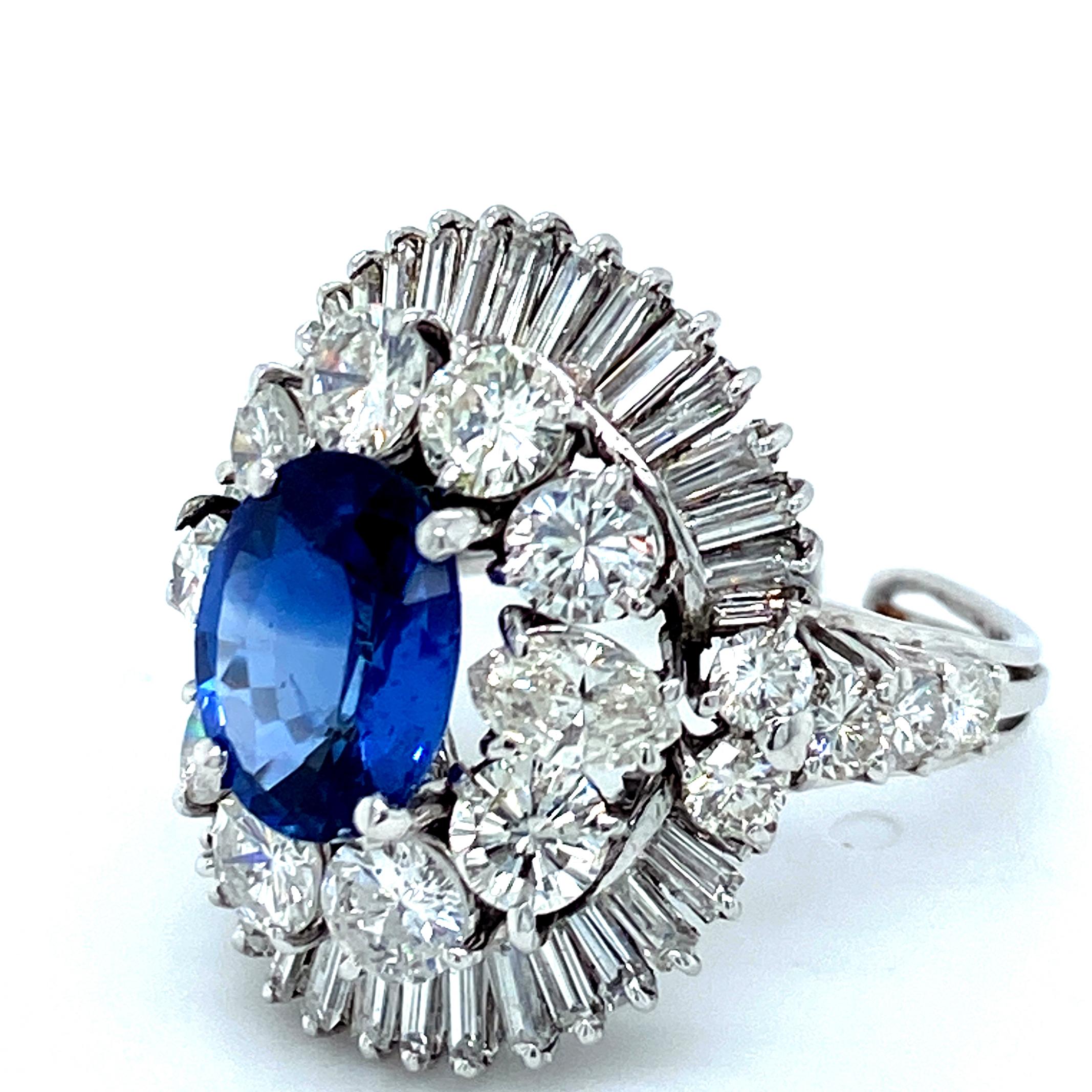 Stunning Platinum Ring Set with Sapphire 2.48 Carat and 5.60 Carat Diamonds For Sale 4