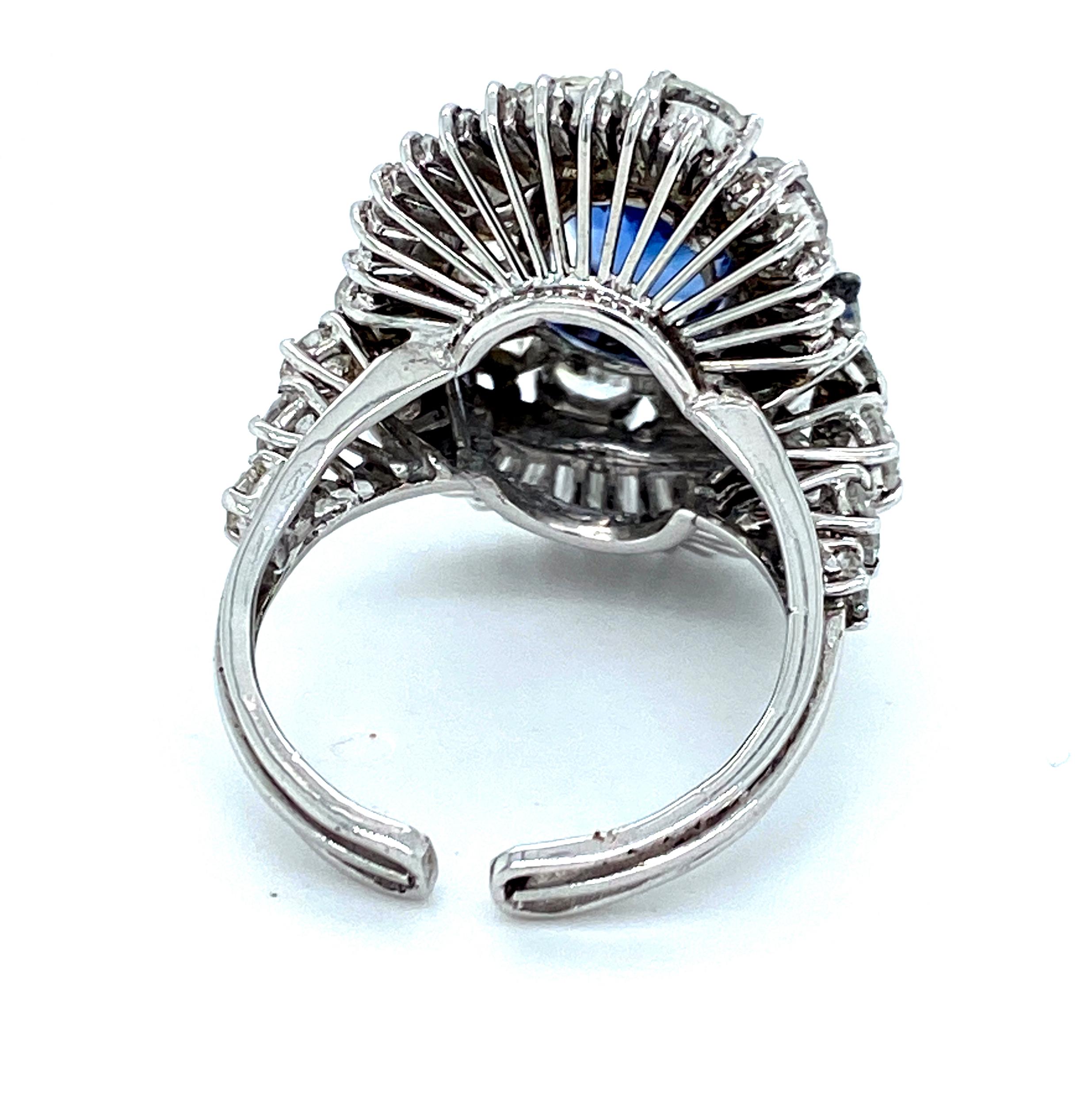 Stunning Platinum Ring Set with Sapphire 2.48 Carat and 5.60 Carat Diamonds In Excellent Condition For Sale In Antwerp, BE