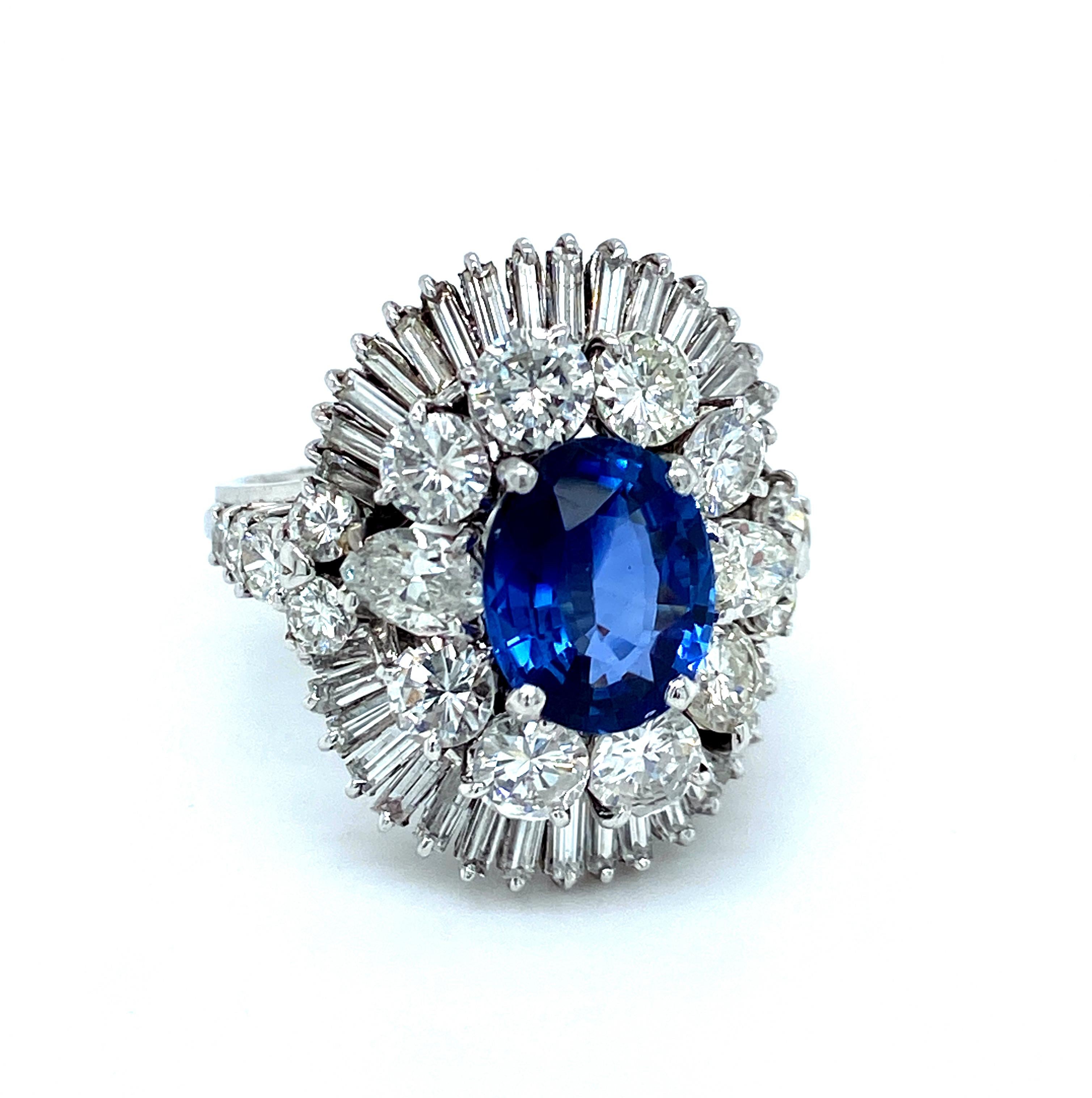 Stunning Platinum Ring Set with Sapphire 2.48 Carat and 5.60 Carat Diamonds For Sale 1