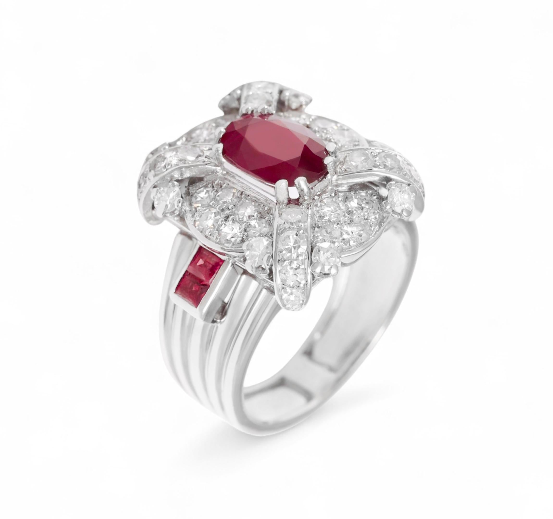 Women's or Men's Stunning Platinum Ring with 1.14 Carat Ruby and Diamonds For Sale