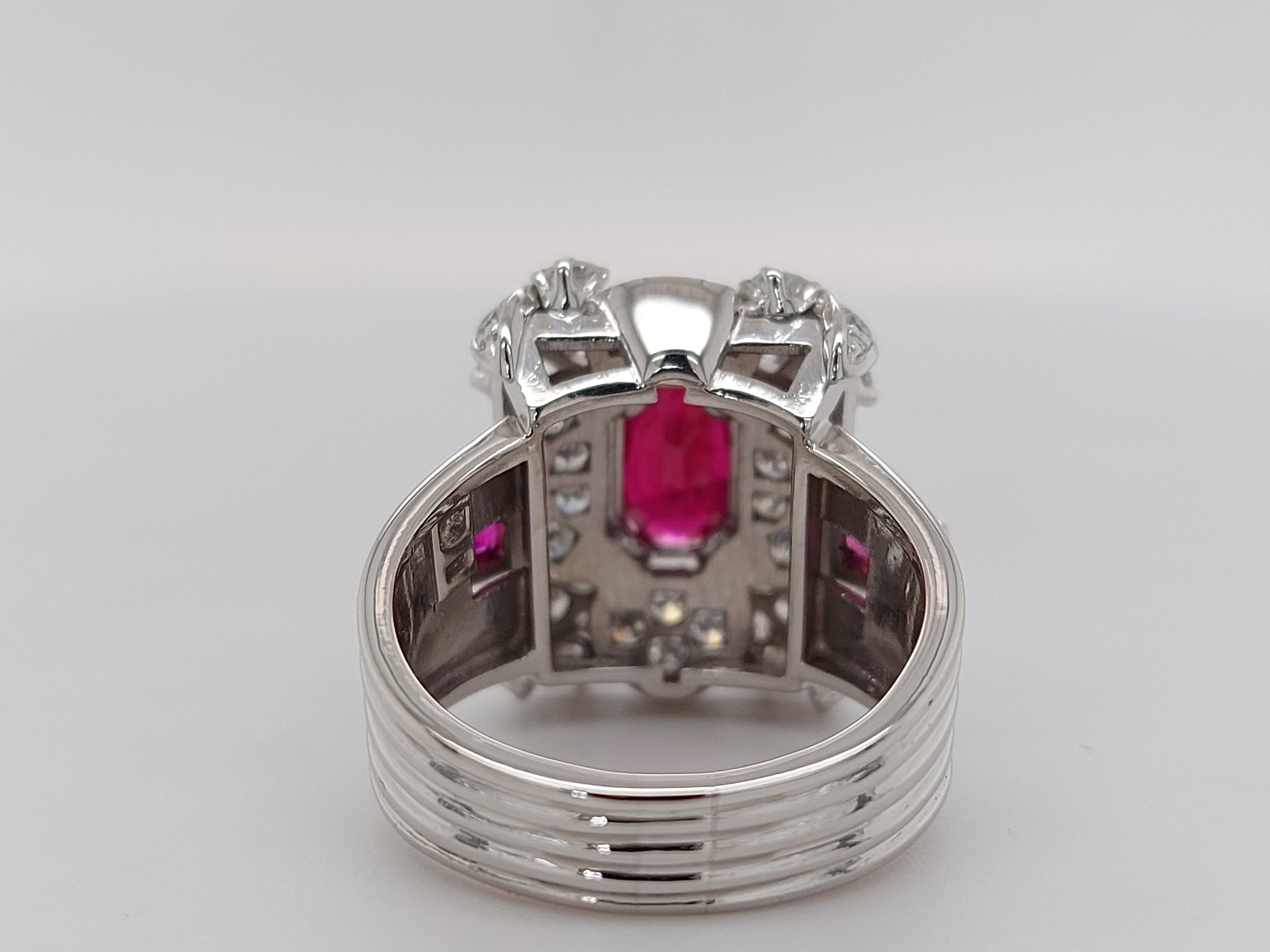Stunning Platinum Ring with 1.14 Carat Ruby and Diamonds For Sale 2