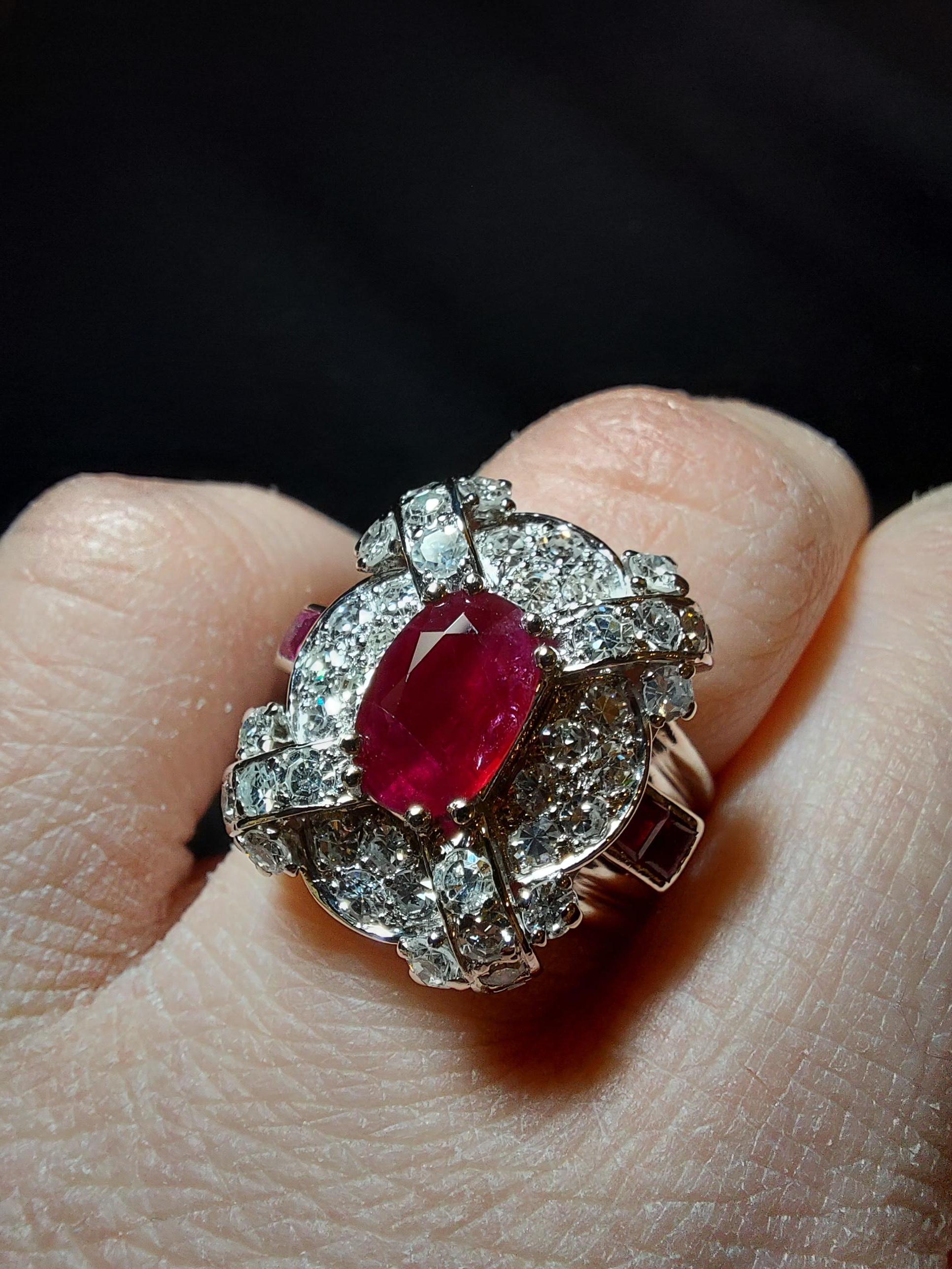 Stunning Platinum Ring with 1.14 Carat Ruby and Diamonds For Sale 5