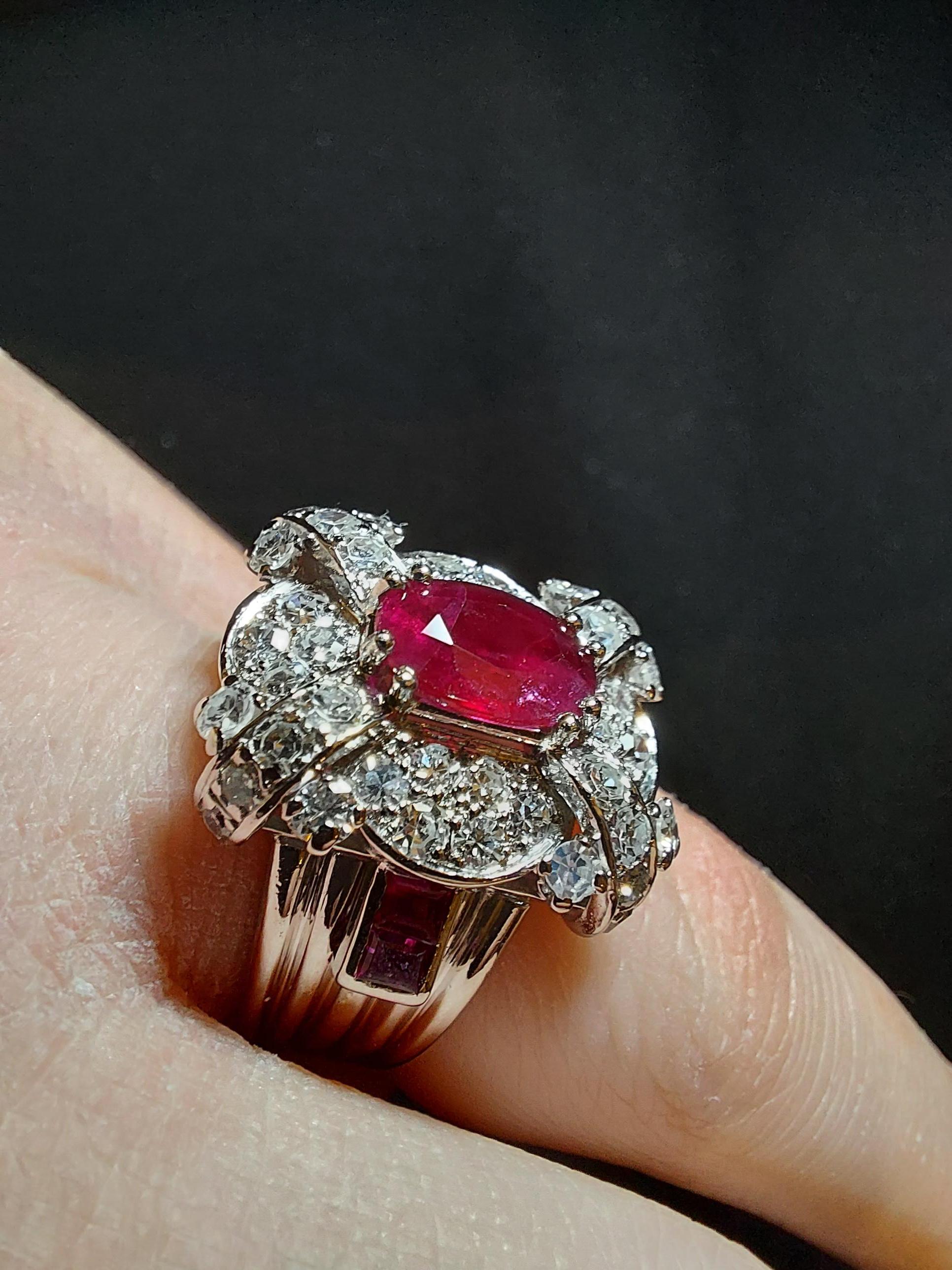 Stunning Platinum Ring with 1.14 Carat Ruby and Diamonds For Sale 6