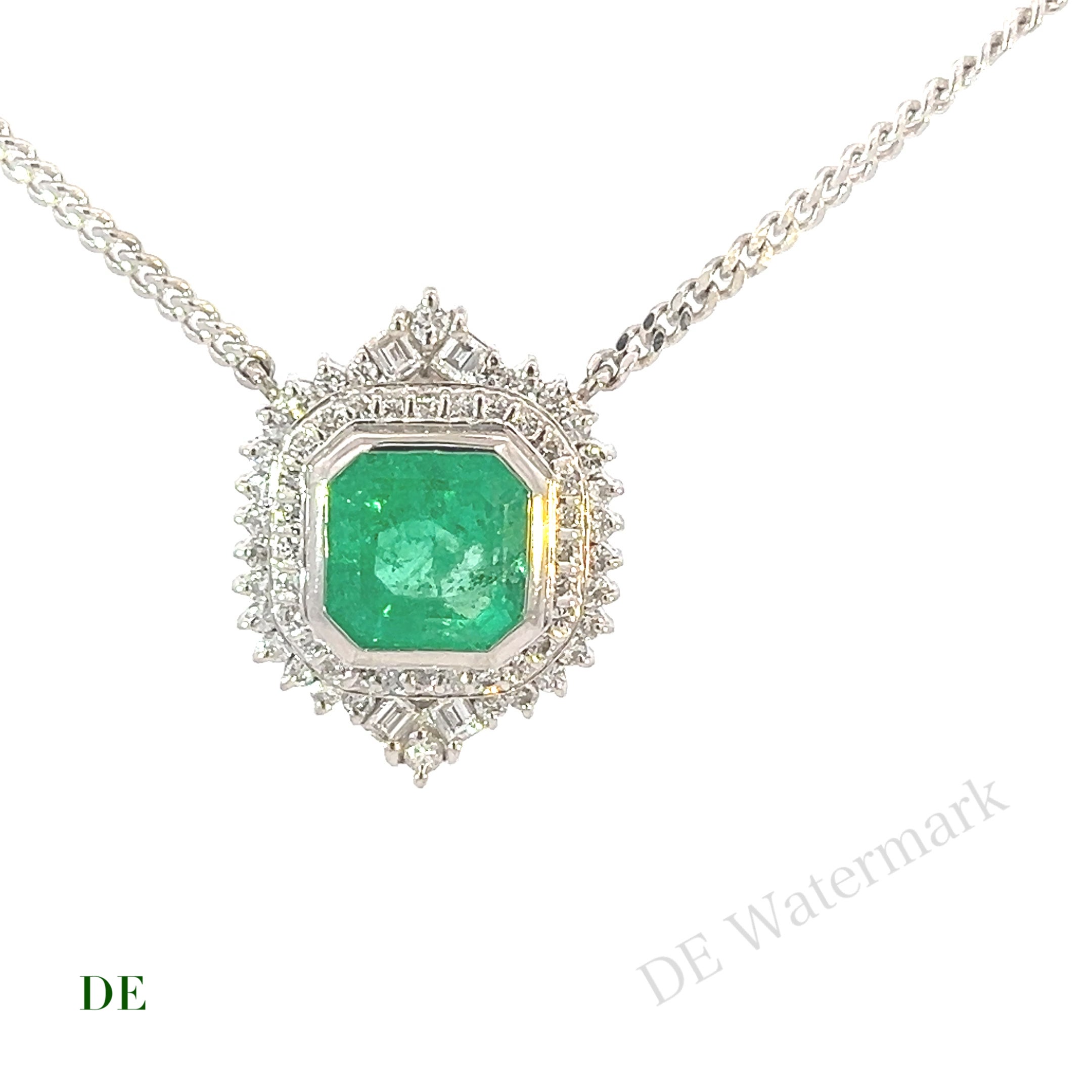 Atemberaubende Platin Vivid Green Emerald 2.7 crt mit 0.57 crt Diamanten Halskette