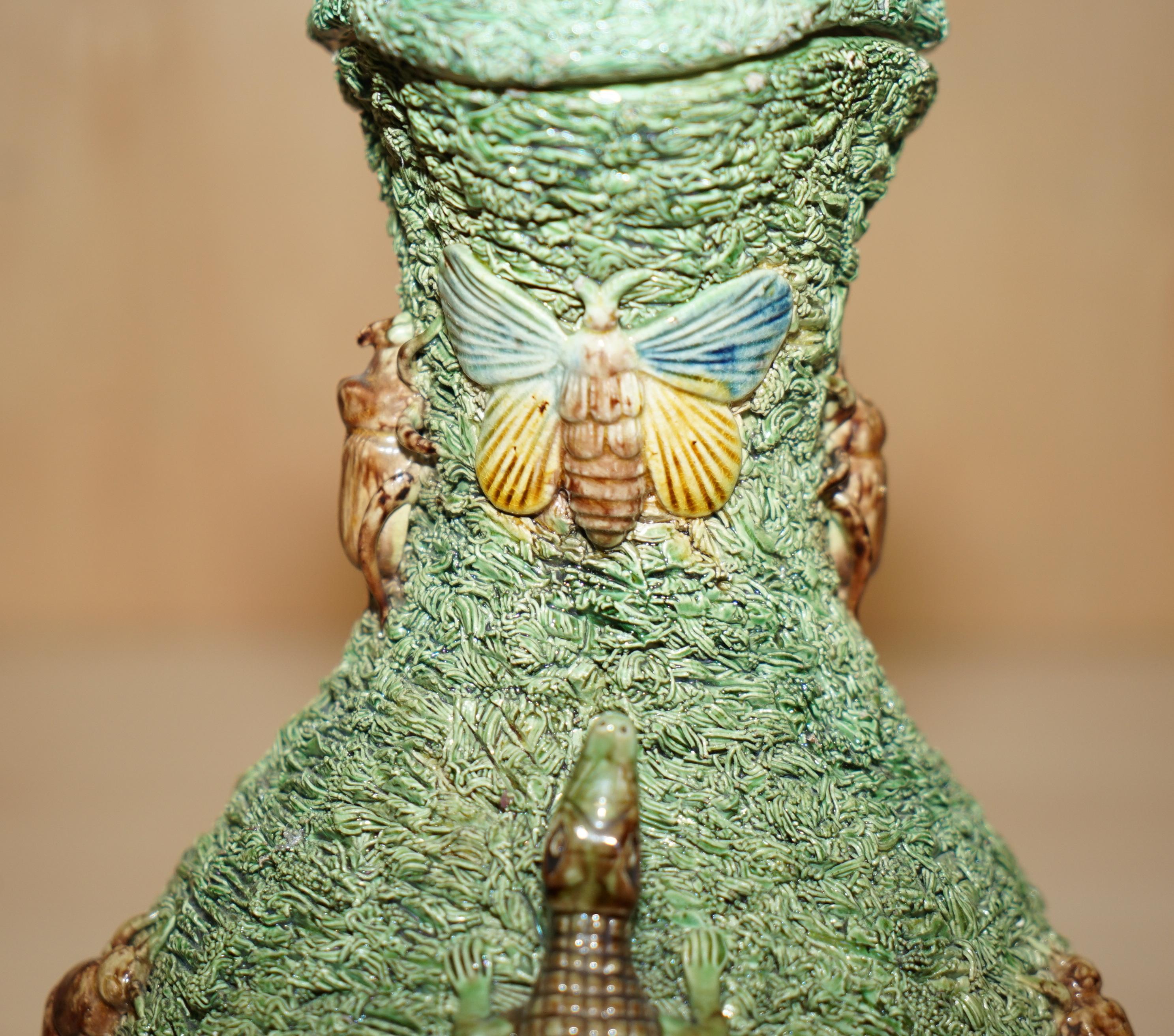 STUNNiNG PORTUGUESE ANTIQUE VICTORIAN 1880 MAFRA PALISSY WARE EWER JUG & SAUCER For Sale 5