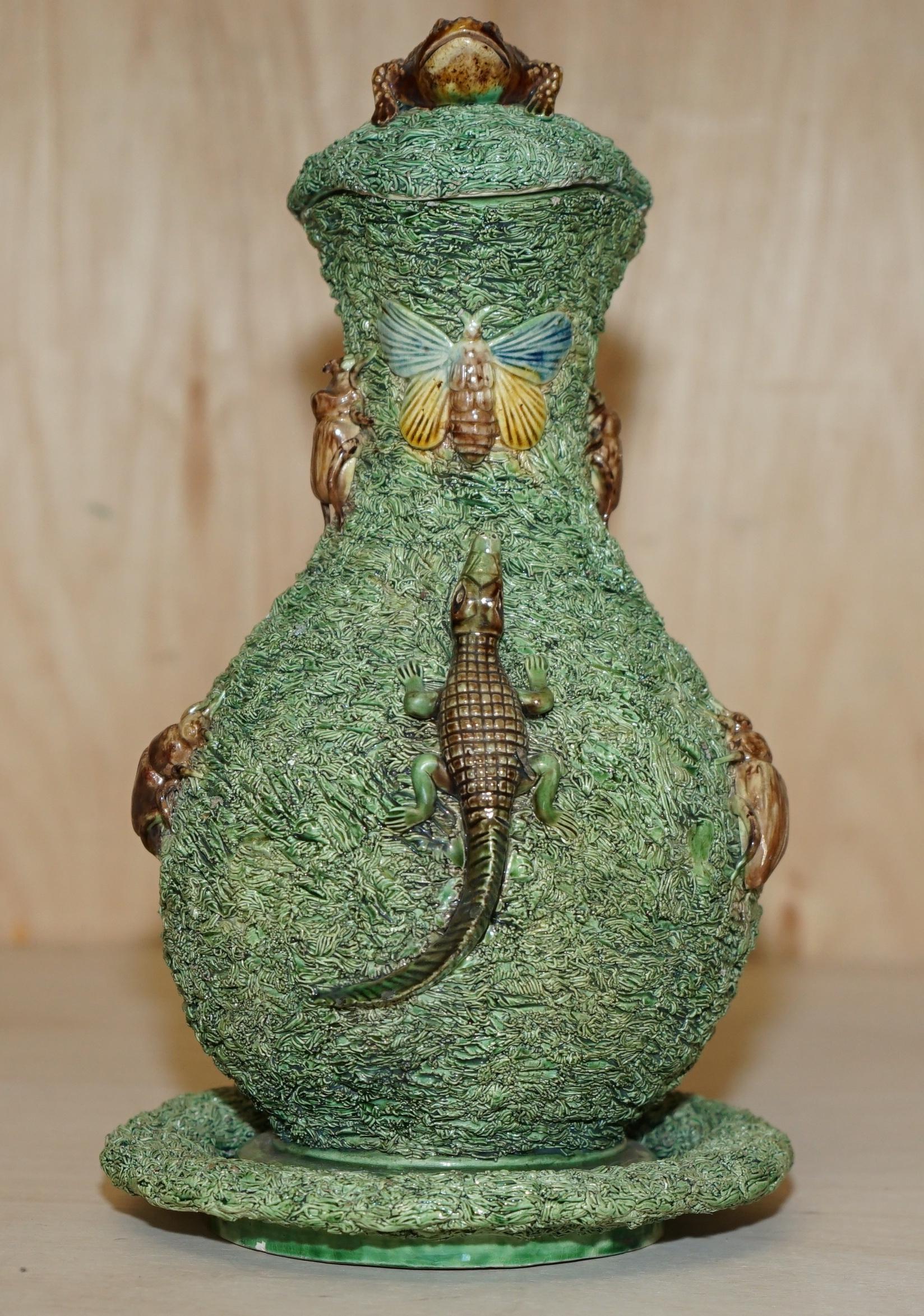 Hand-Crafted STUNNiNG PORTUGUESE ANTIQUE VICTORIAN 1880 MAFRA PALISSY WARE EWER JUG & SAUCER For Sale