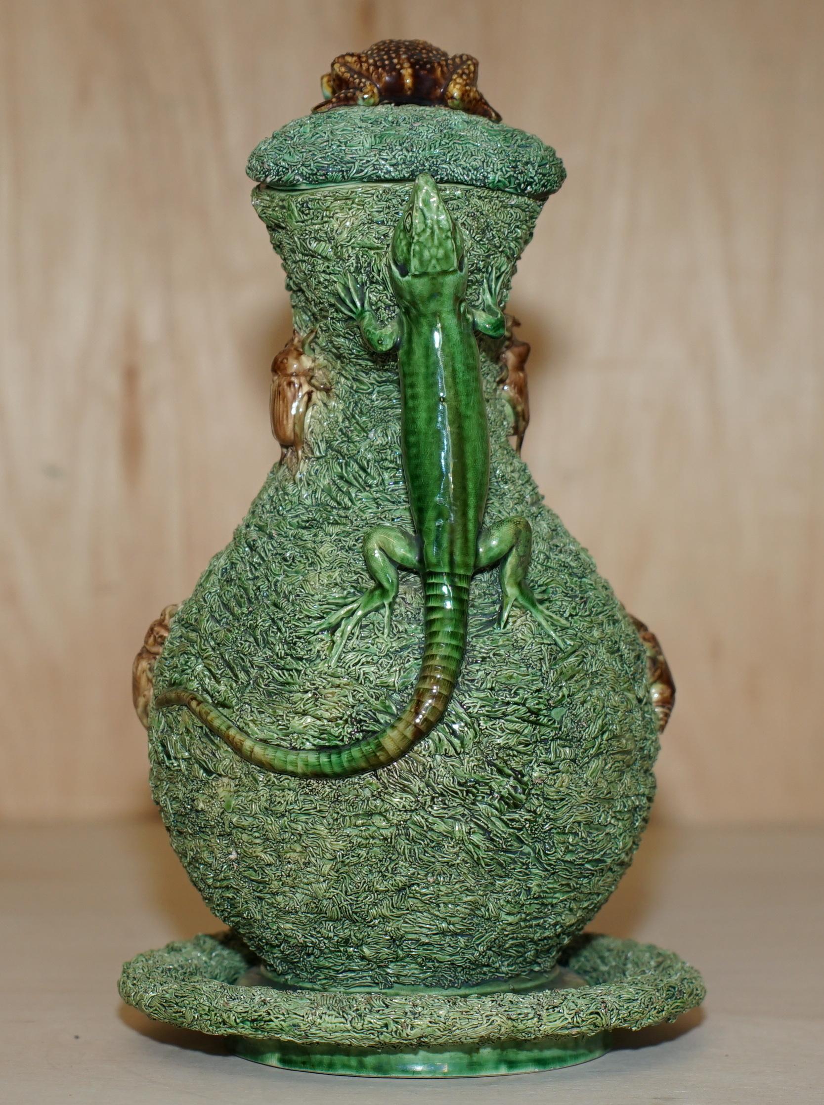 Late 19th Century STUNNiNG PORTUGUESE ANTIQUE VICTORIAN 1880 MAFRA PALISSY WARE EWER JUG & SAUCER For Sale