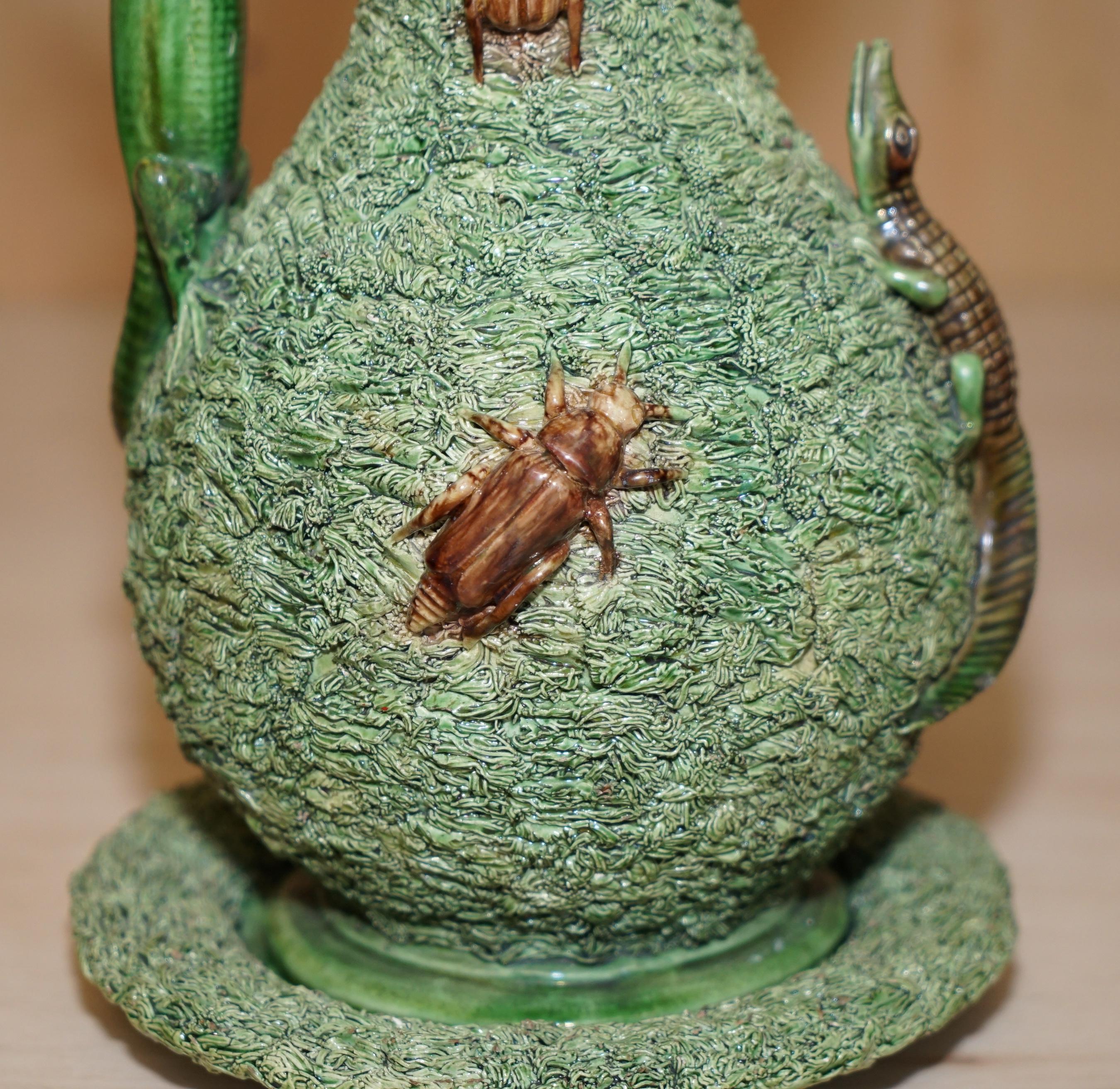 STUNNiNG PORTUGUESE ANTIQUE VICTORIAN 1880 MAFRA PALISSY WARE EWER JUG & SAUCER For Sale 1