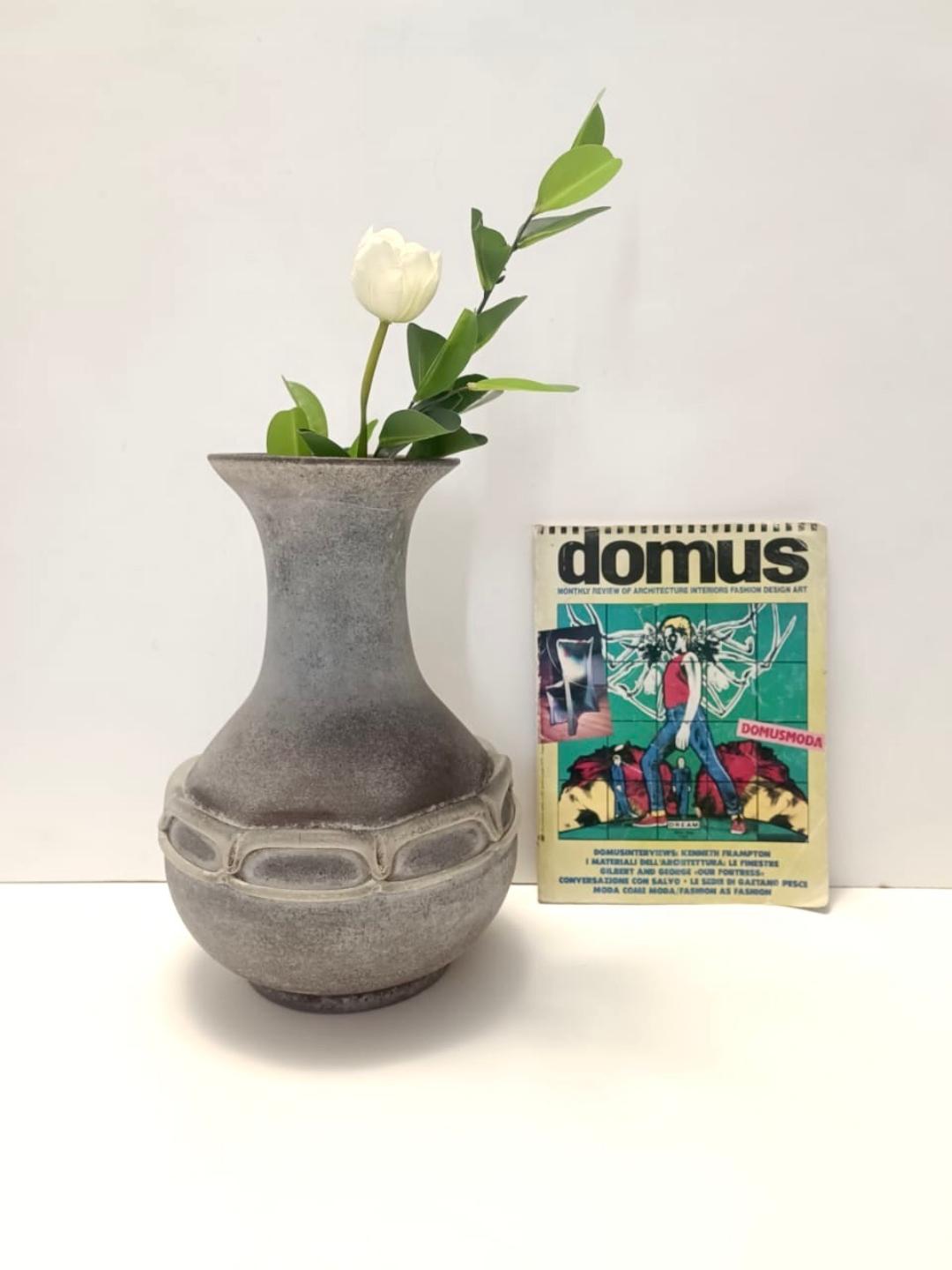 Made in Italy, 1980s. 
This vase is made in brown scavo hand-molded Murano glass, ascribable to Cenedese or Seguso.
It is a vintage piece, therefore it might show slight traces of use such as its original patina, but it can be considered as in