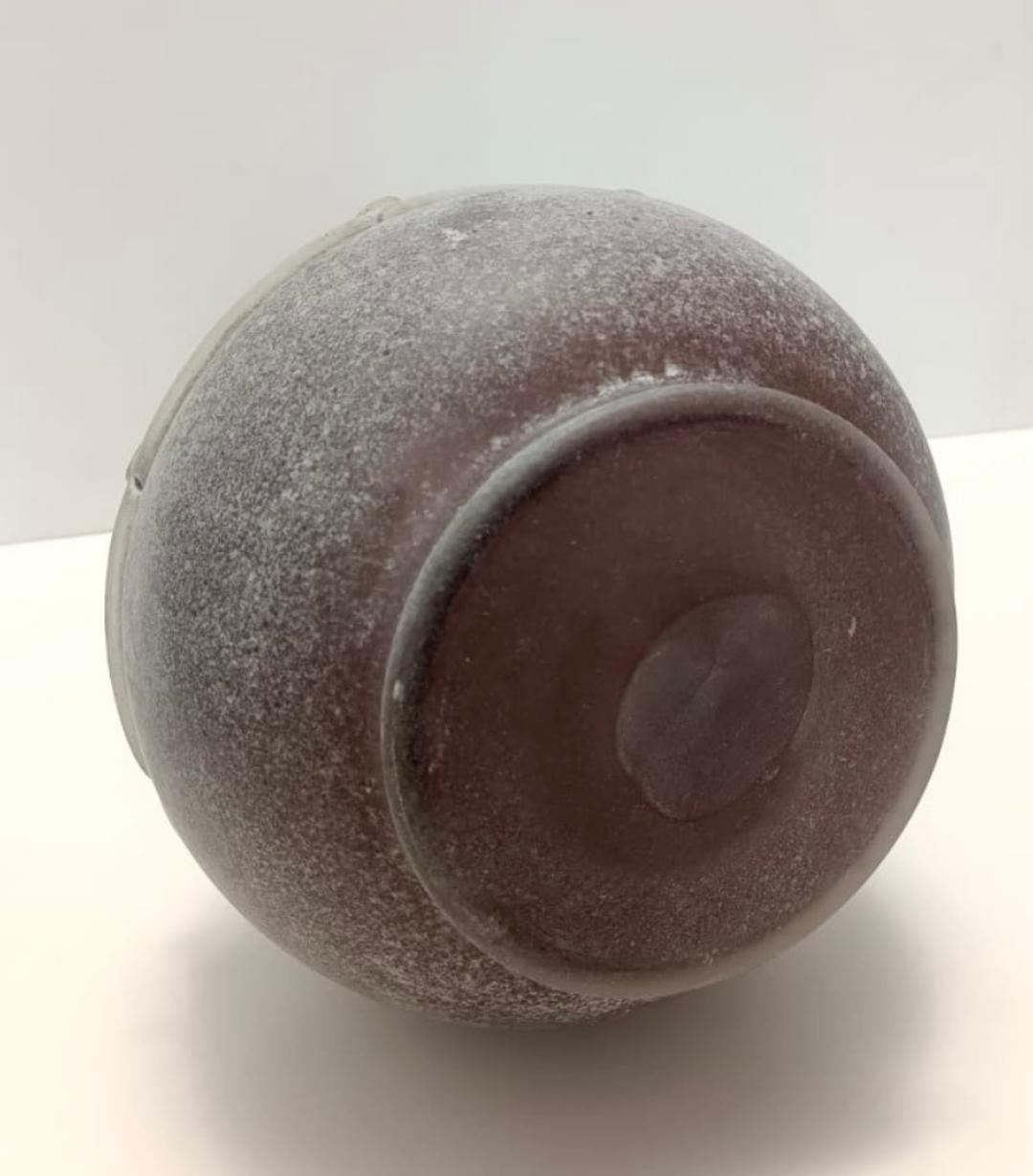 Stunning Postmodern Brown Hand-Molded Scavo Glass Vase, Italy For Sale 2