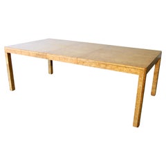 Superbe table de salle à manger postmoderne / mid century en bois de ronce d'olivier et laiton
