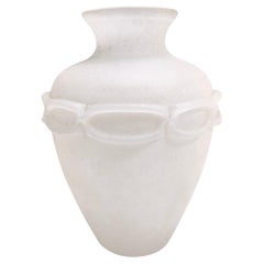 Atemberaubende postmoderne Vase aus weißem Scavo-Glas in Scavo-Optik, Seguso, Italien