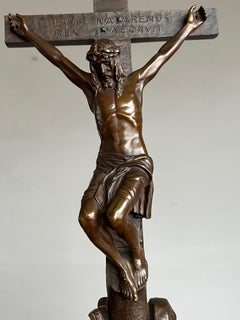 Superbe et puissant crucifix d'autel avec sculpture en bronze détaillée du Christ, 1912
