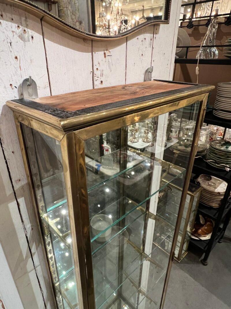 Splendido espositore pratico alto e sottile in ottone, primi anni del 1900 in vendita 1
