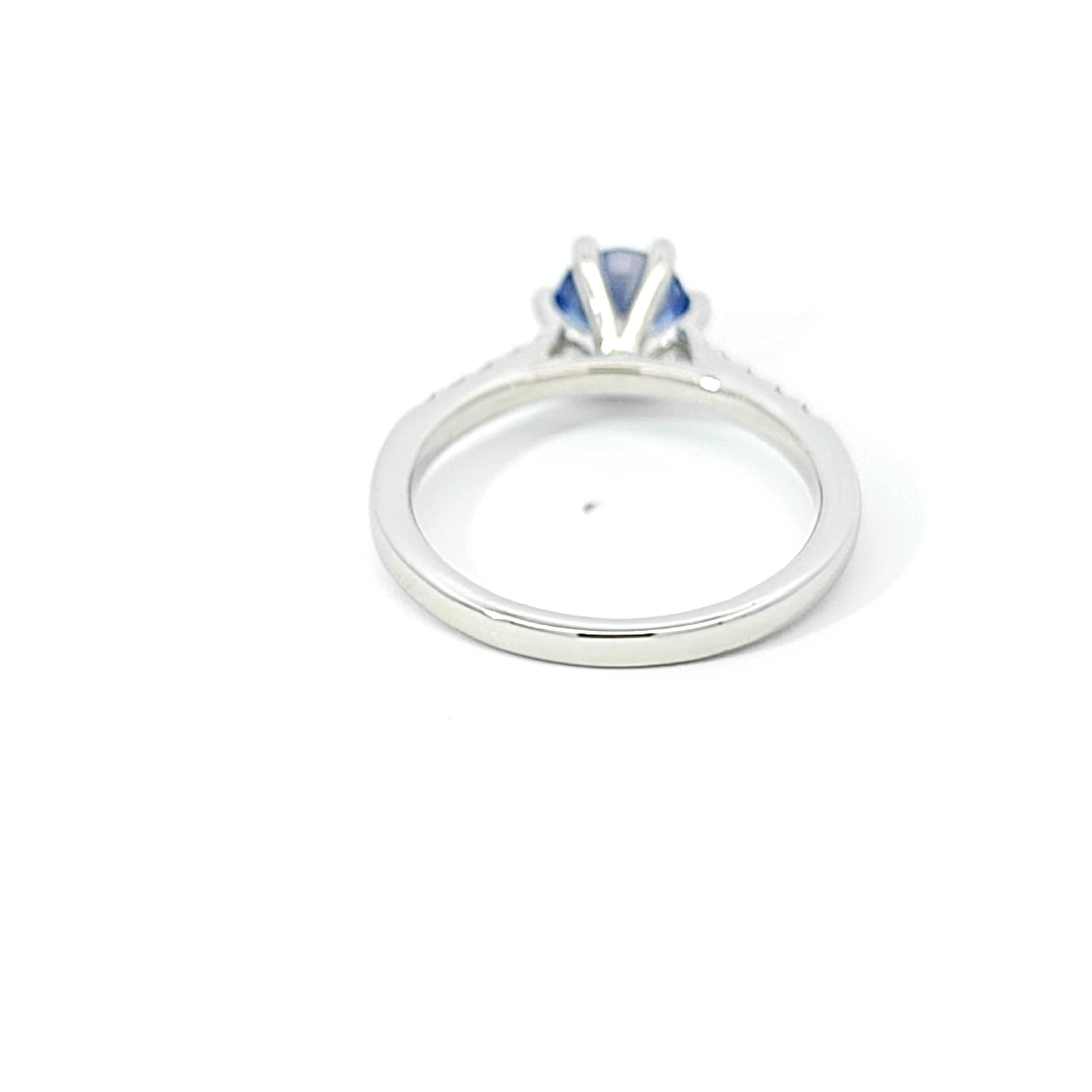 Stunning PT950 Ring with Ceylon Blue Sapphire and White Diamonds. Certified In New Condition For Sale In ประเวศ, TH