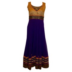 Impresionante Vestido Indio Morado y Dorado