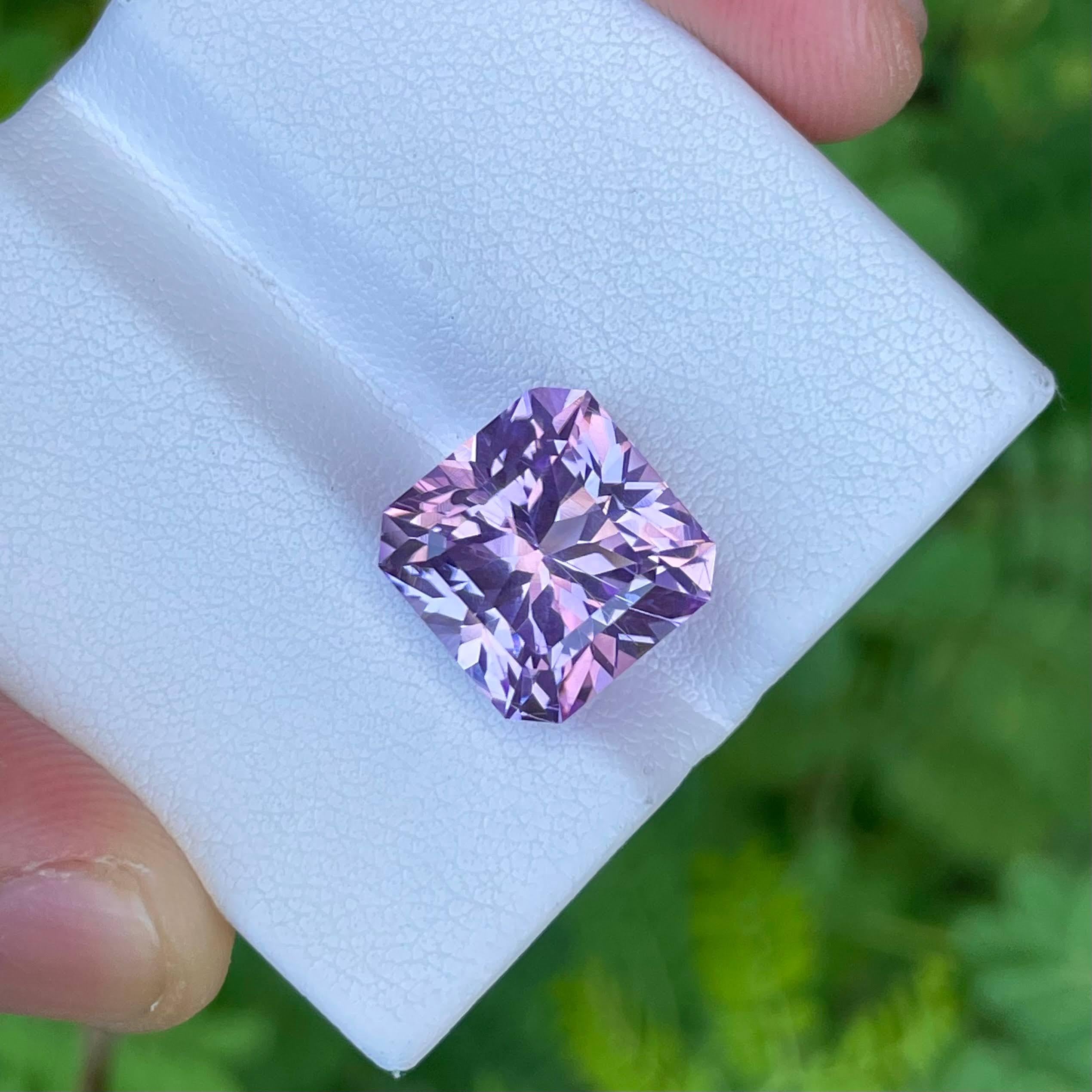 Women's or Men's Stunning Purple Kunzite Stone 9.30 carats Mix Radiant Cut Naigarian Gemstone For Sale