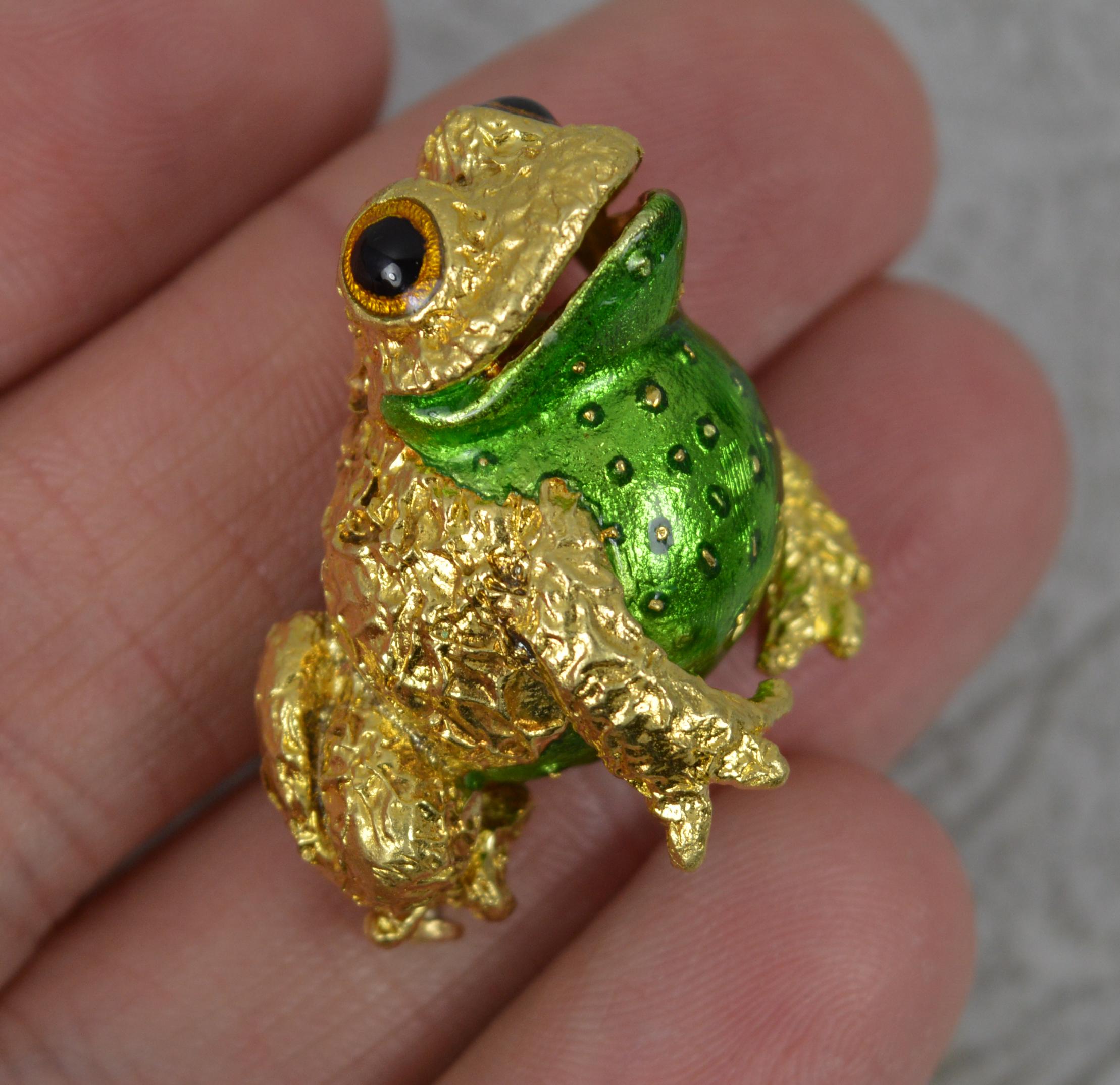 A stunning Frog shaped brooch.
Solid and heavy 18 carat yellow gold example.
Designed with a very bright green enamel to the body and black and orange coloured eyes.
Top quality piece, circa 1970.

CONDITION ; Excellent. Working pin and clasp. Clean