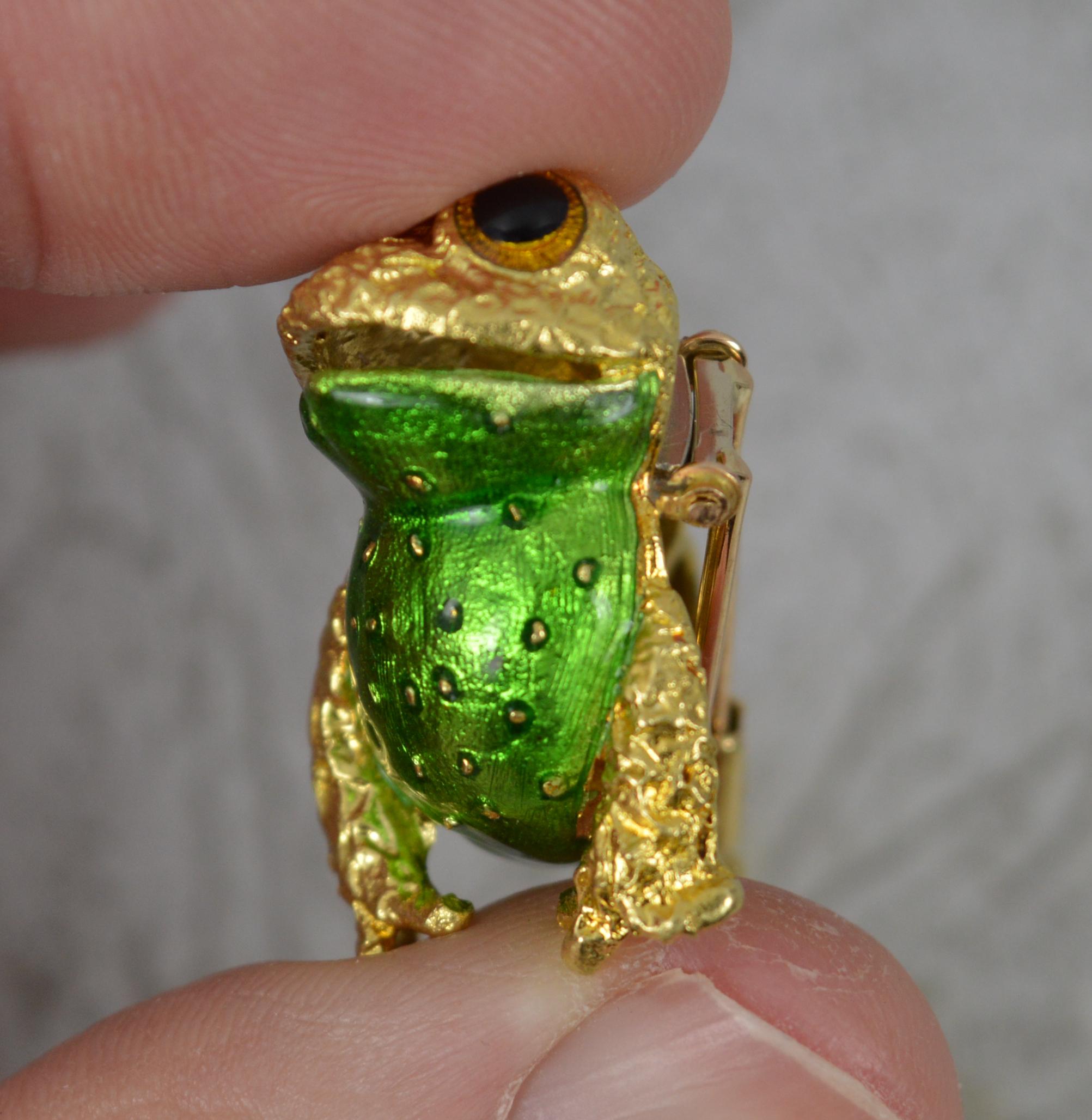 Stunning Quality 18 Carat Gold and Vivid Green Enamel Frog Brooch In Good Condition In St Helens, GB