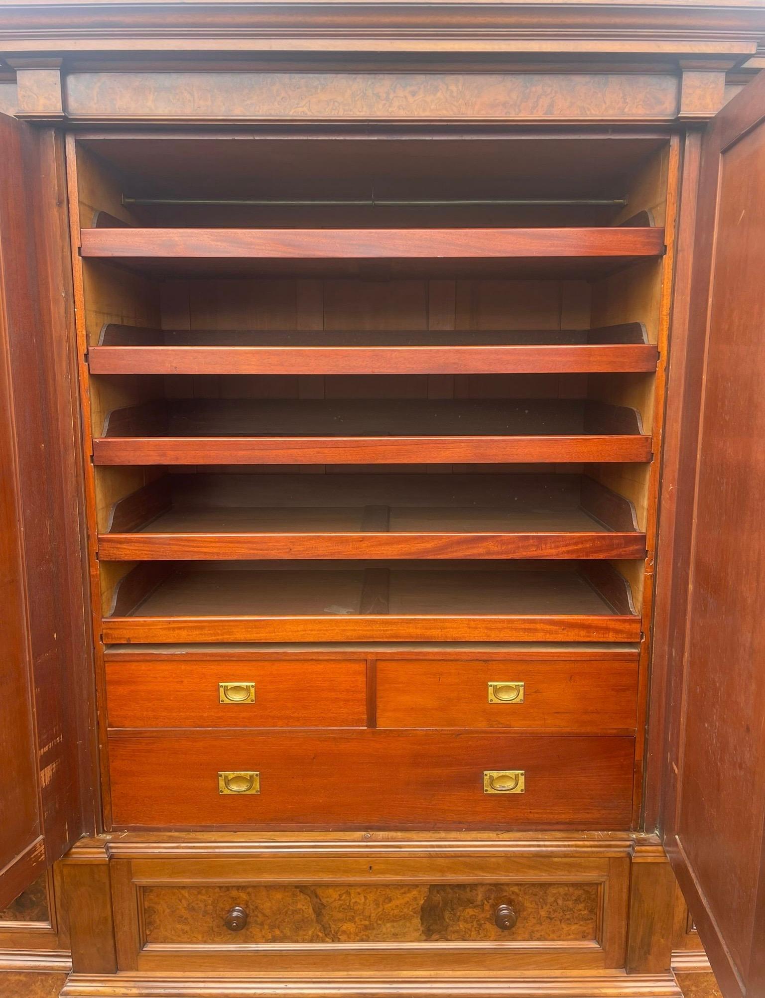 Atemberaubende Qualität 19. Jahrhundert Victorian Burr Walnut Breakfront Kleiderschrank im Angebot 5