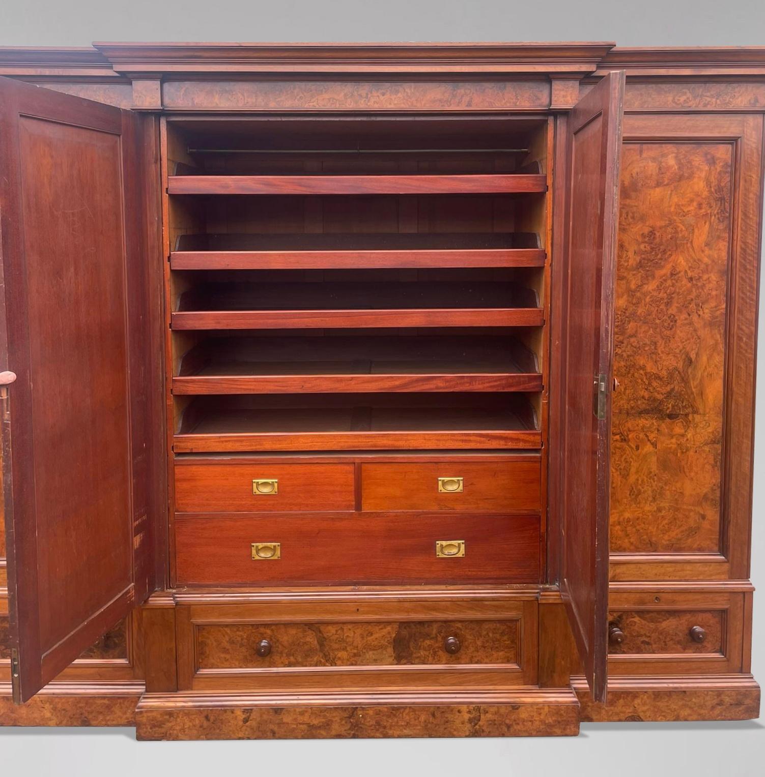 Atemberaubende Qualität 19. Jahrhundert Victorian Burr Walnut Breakfront Kleiderschrank (Britisch) im Angebot