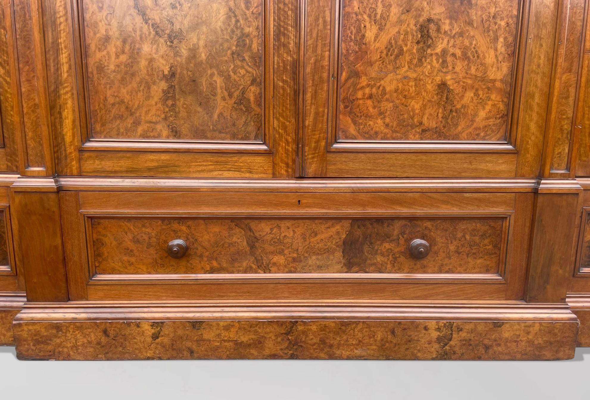 Atemberaubende Qualität 19. Jahrhundert Victorian Burr Walnut Breakfront Kleiderschrank im Angebot 3