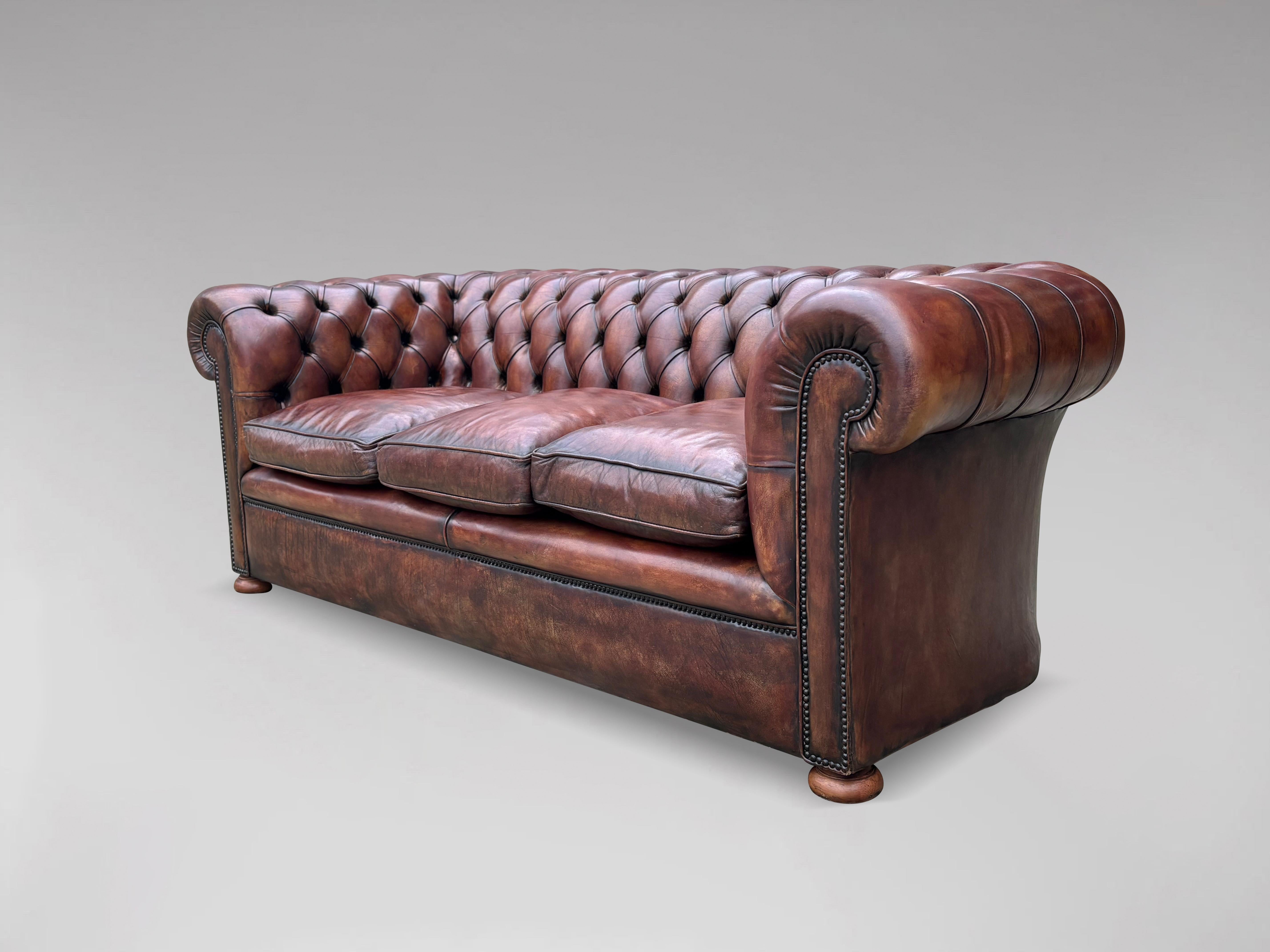 Hand-Crafted Stunning Quality 3 Seater Brown Leather Chesterfield Sofa