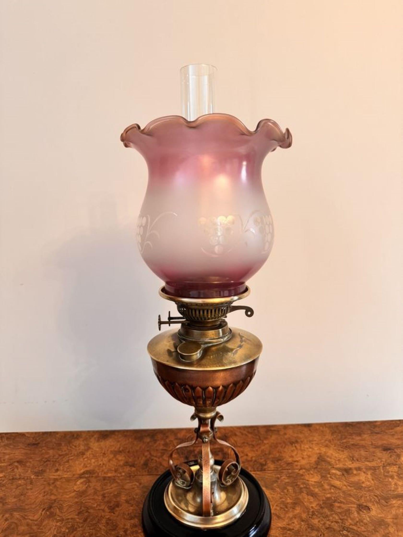20ième siècle Superbe lampe à huile ancienne d'art et d'artisanat en laiton et cuivre  en vente