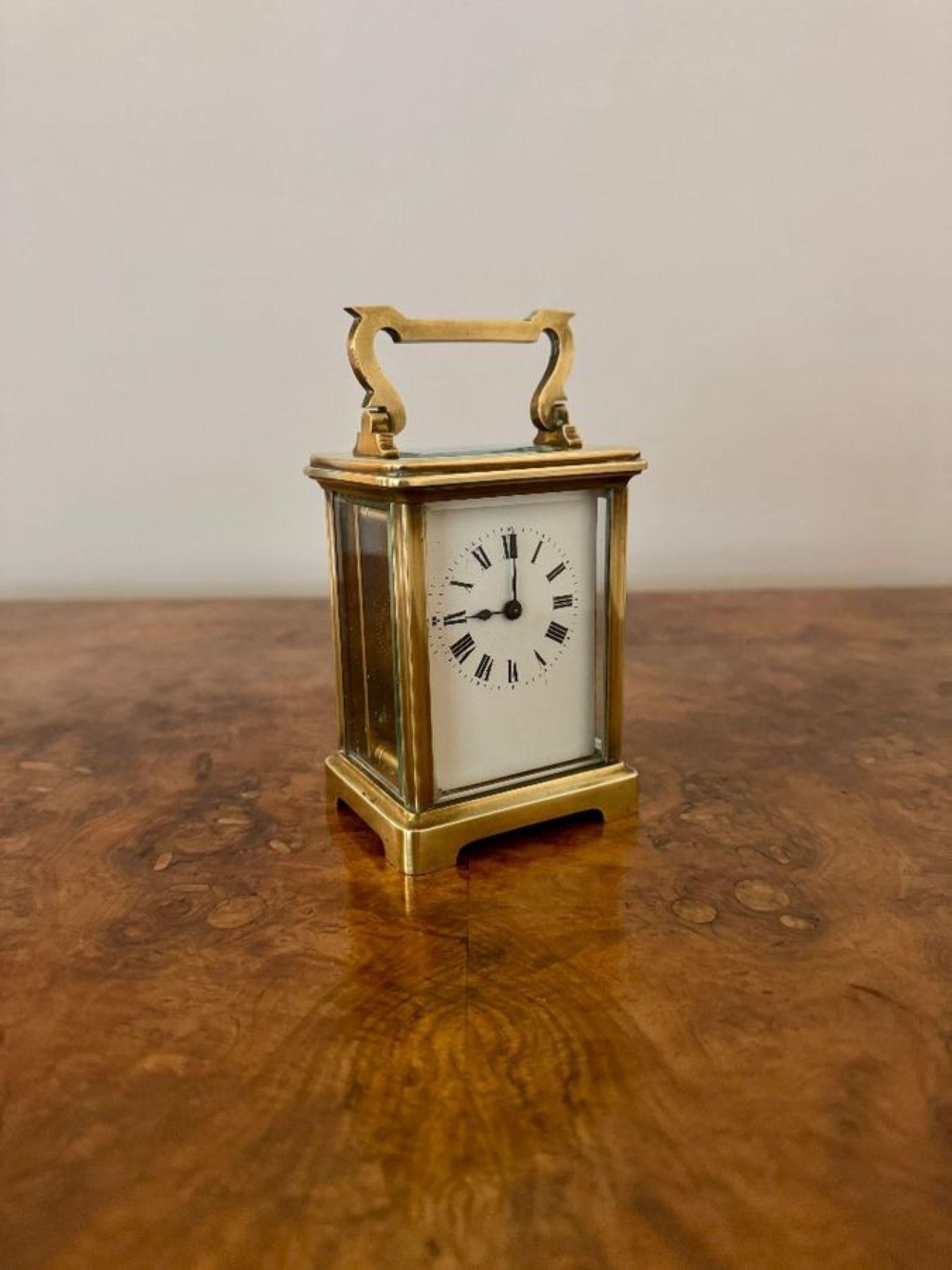 Stunning quality antique Edwardian brass carriage clock, having a quality brass carriage clock with a brass case with bevelled edges and a shaped carrying handle to the top, having a white enamel dial with Roman numerals and the original spade hands