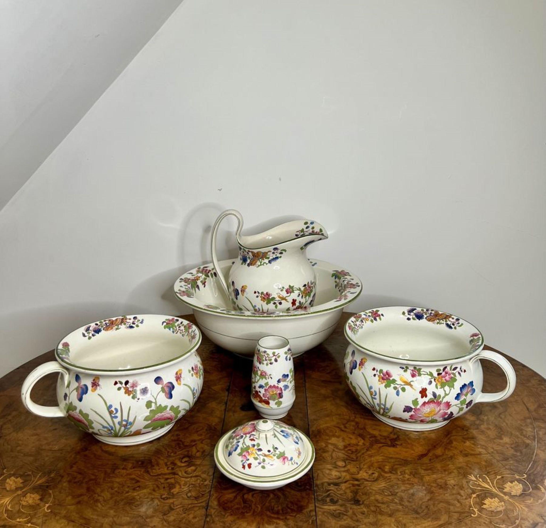 Stunning quality antique Edwardian Wedgwood Etruria ceramic bathroom set In Good Condition For Sale In Ipswich, GB