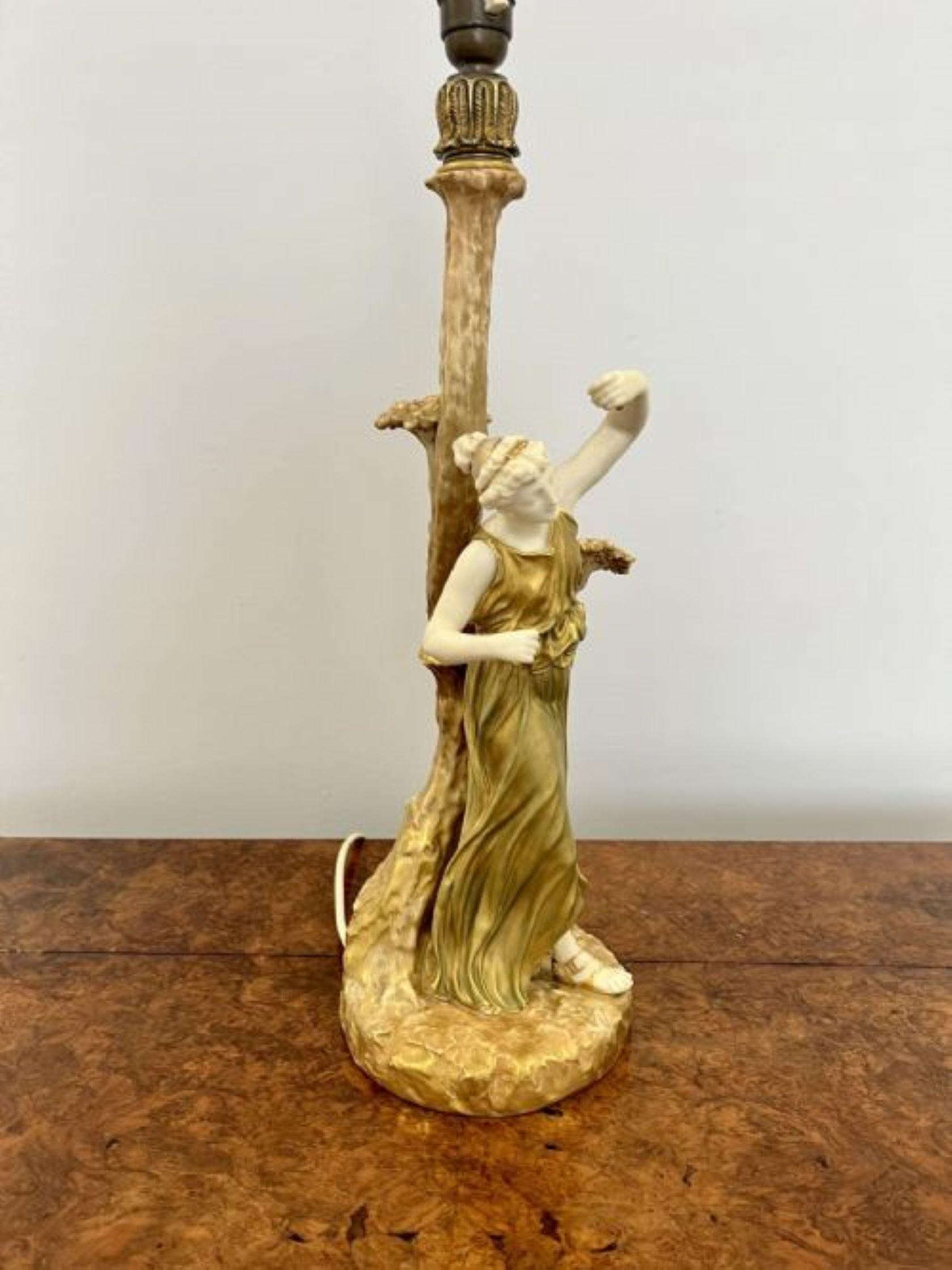 Stunning quality antique Royal Worcester table lamp  For Sale 1